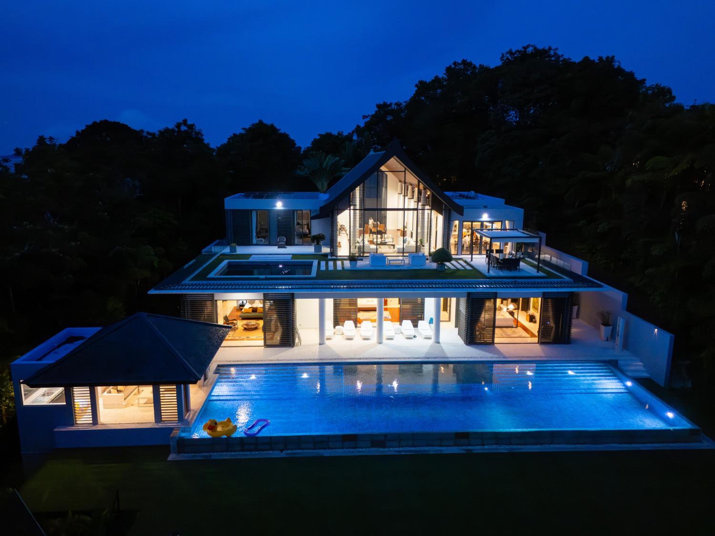 Villa Serenity -30 meter Pool & 6 Bedroom with Cinema Room and Gym