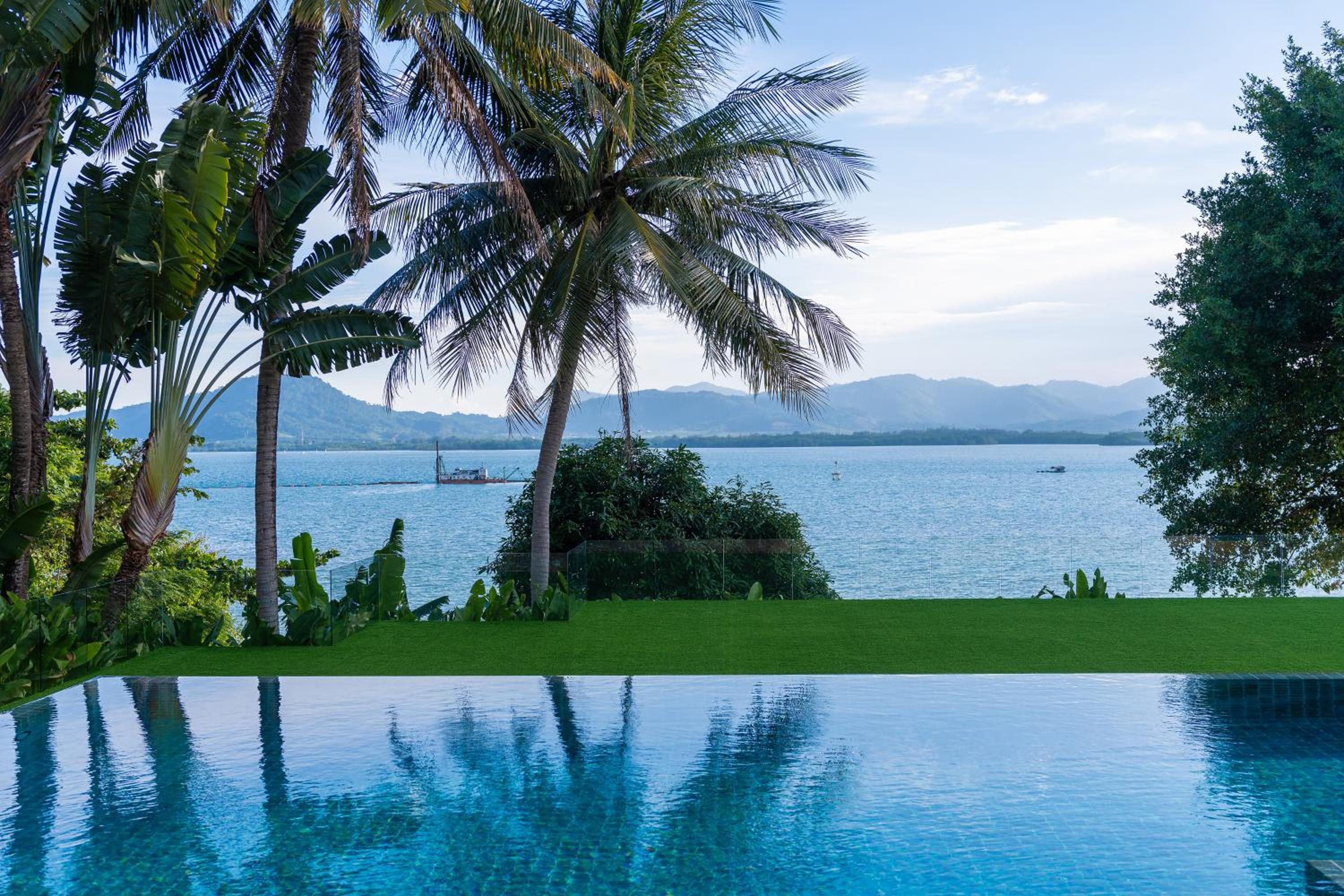 Villa Serenity -30 meter Pool & 6 Bedroom with Cinema Room and Gym