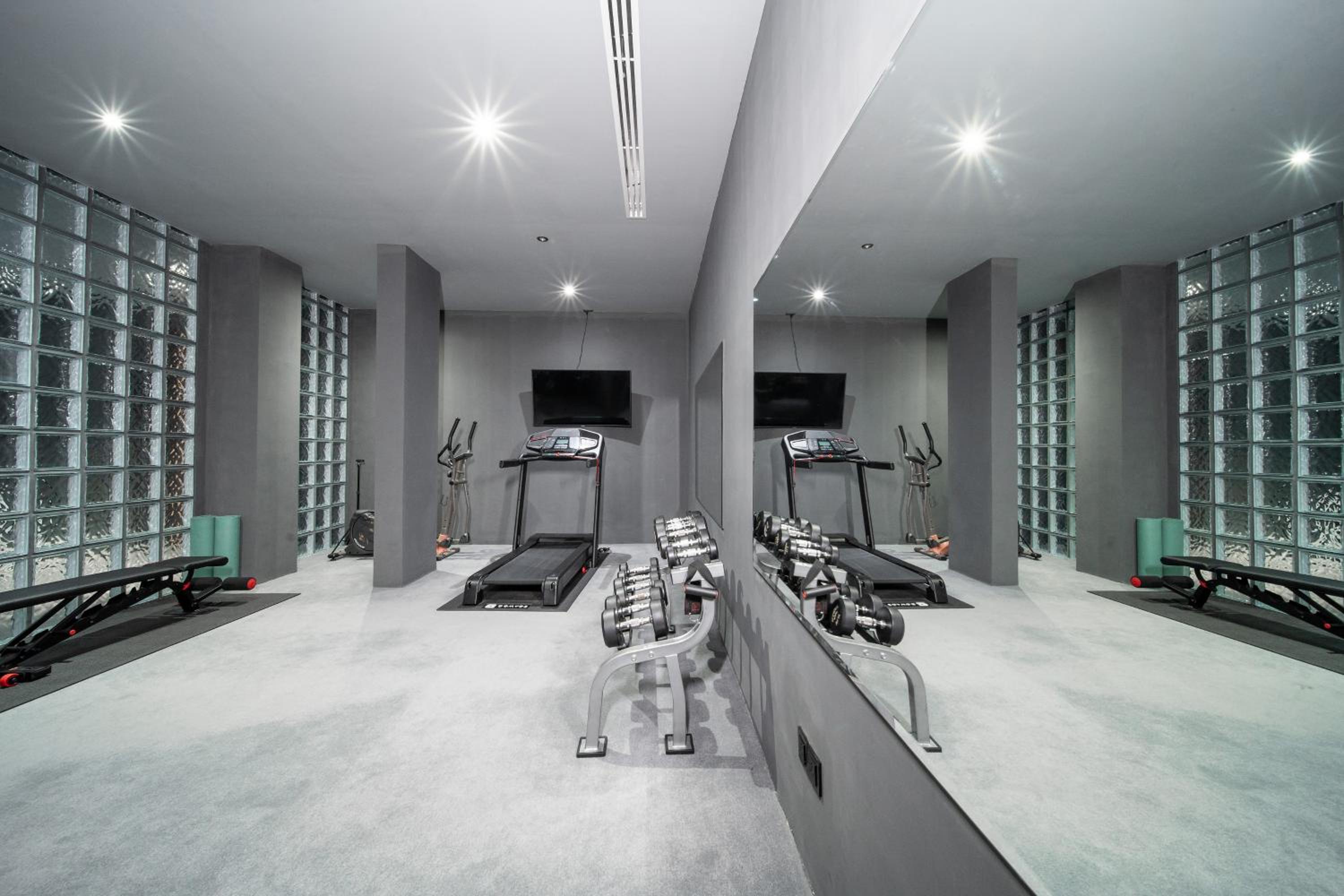 Villa Serenity -30 meter Pool & 6 Bedroom with Cinema Room and Gym