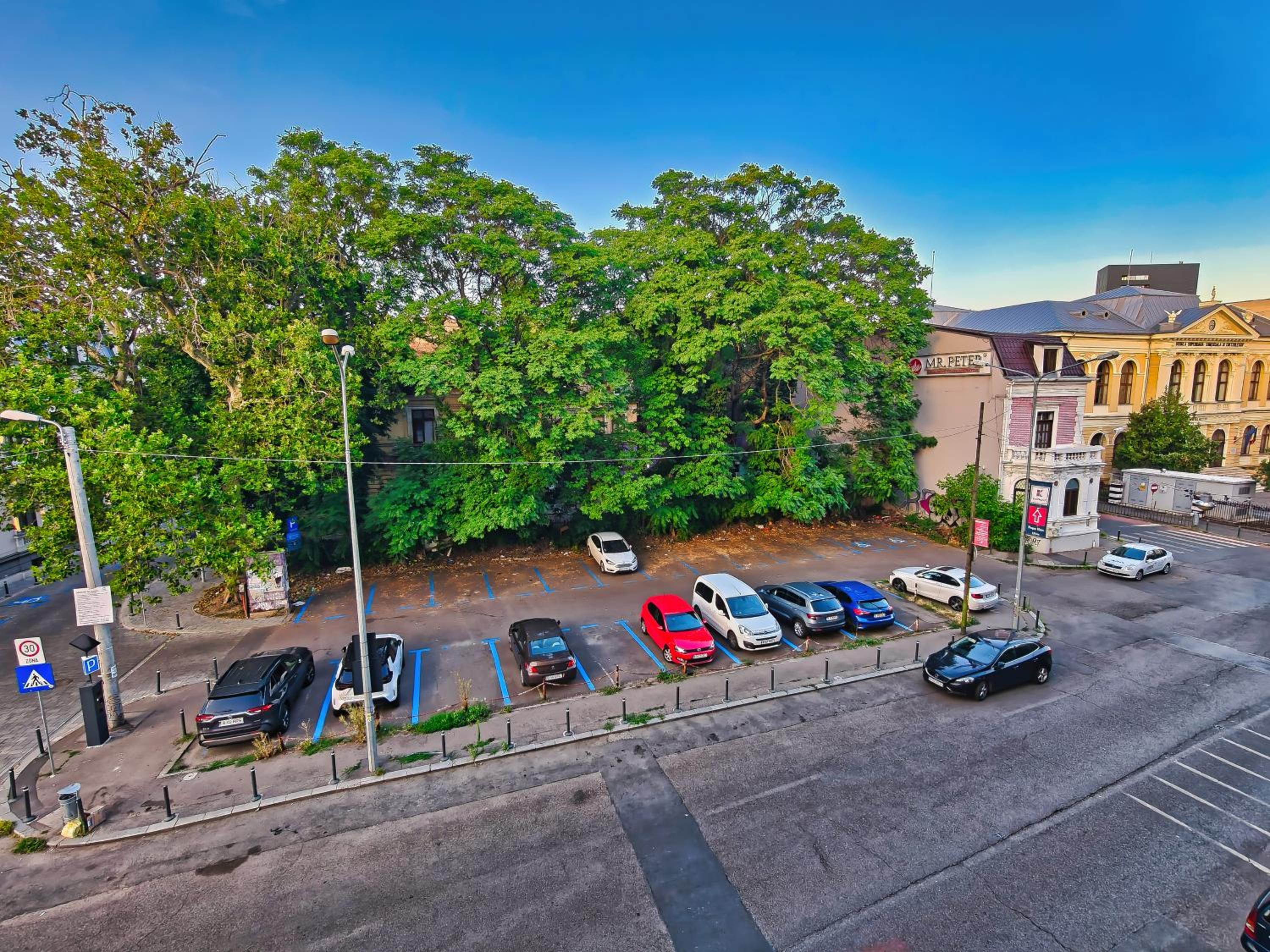Botev Design Apartments - Walk to Old Town - Pumo Properties