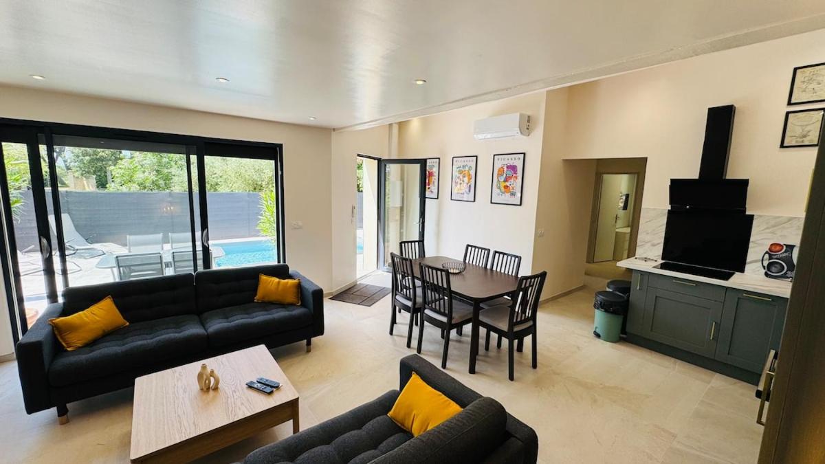 Le Clos Saint-Maximin - 2 villas, 2 piscines, 12 pers