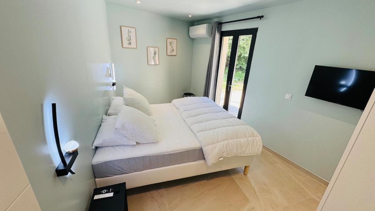 Le Clos Saint-Maximin - 2 villas, 2 piscines, 12 pers