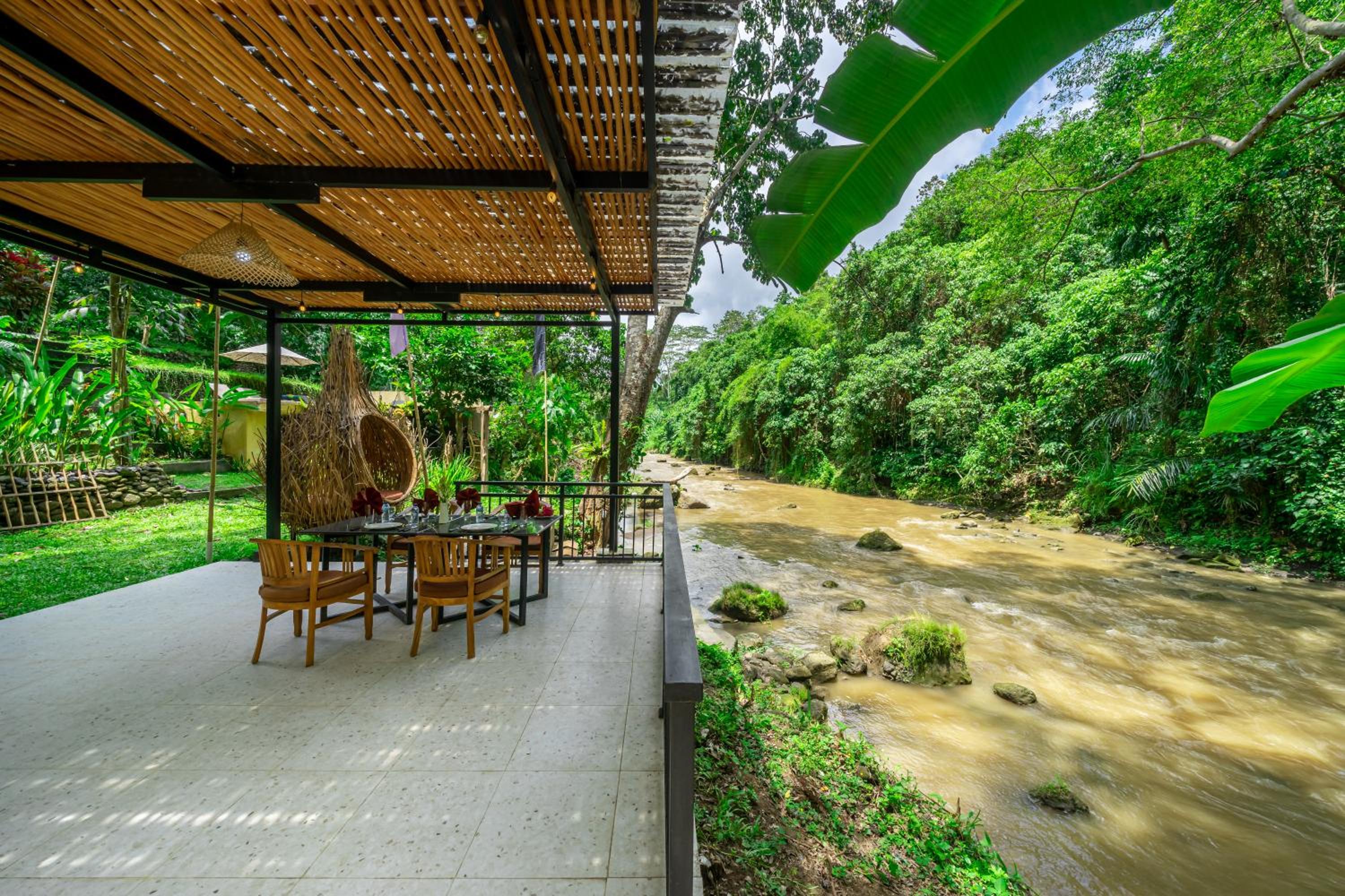 Jungle River 5 BR Villa- Pool, Yoga, Tubing Near Ubud
