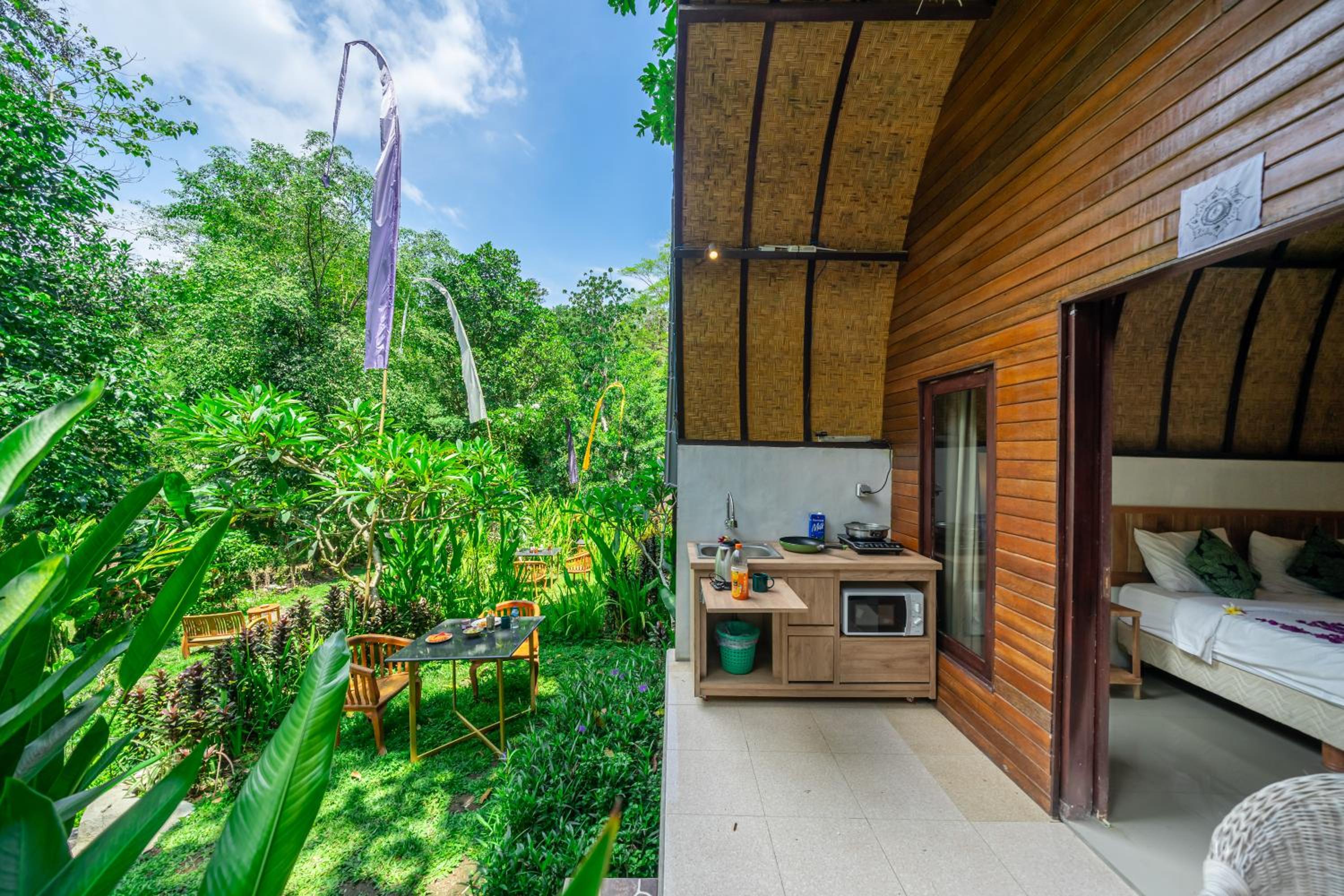 Jungle River 5 BR Villa- Pool, Yoga, Tubing Near Ubud