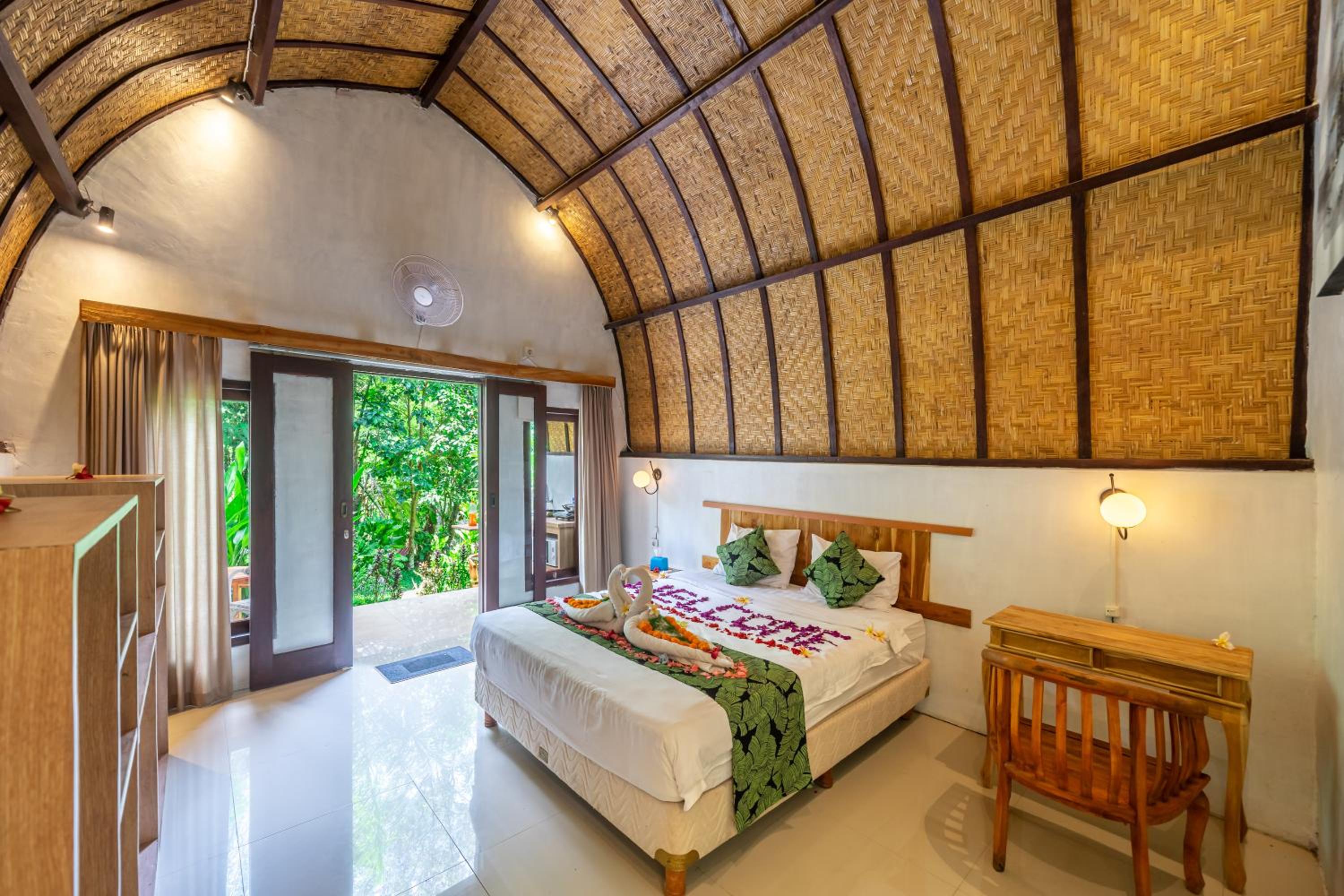 Jungle River 5 BR Villa- Pool, Yoga, Tubing Near Ubud