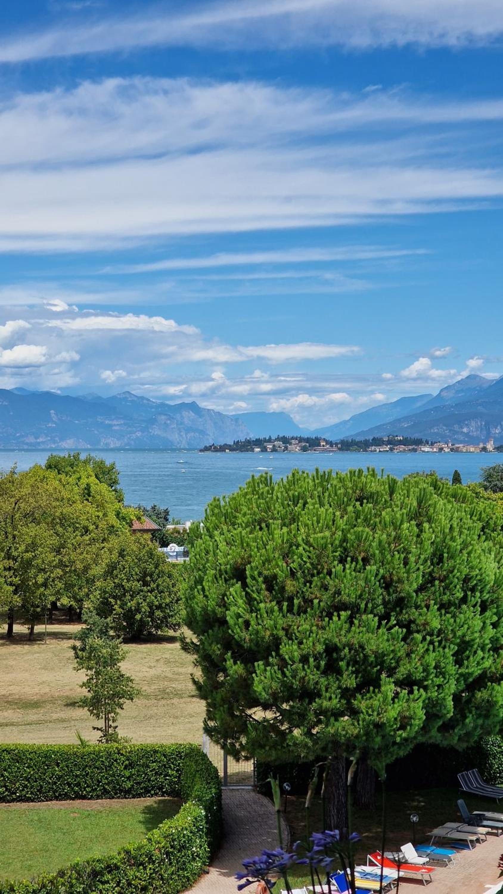 Gloria Vista Lago