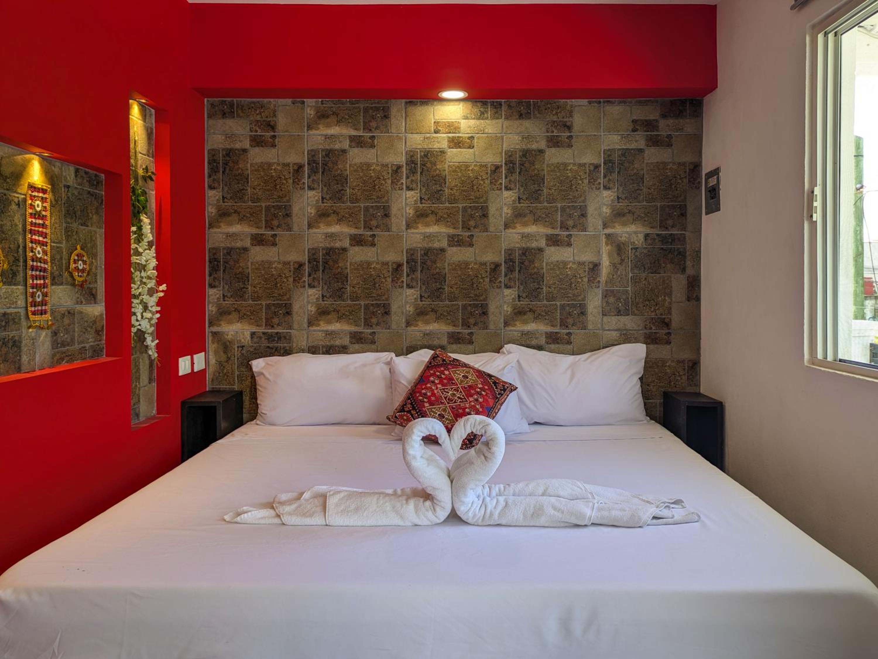 Spacious Family Stay Two Private Apartments 5 Minute Walk to Beach Sleeps 8 Top Rated Host 5B6B