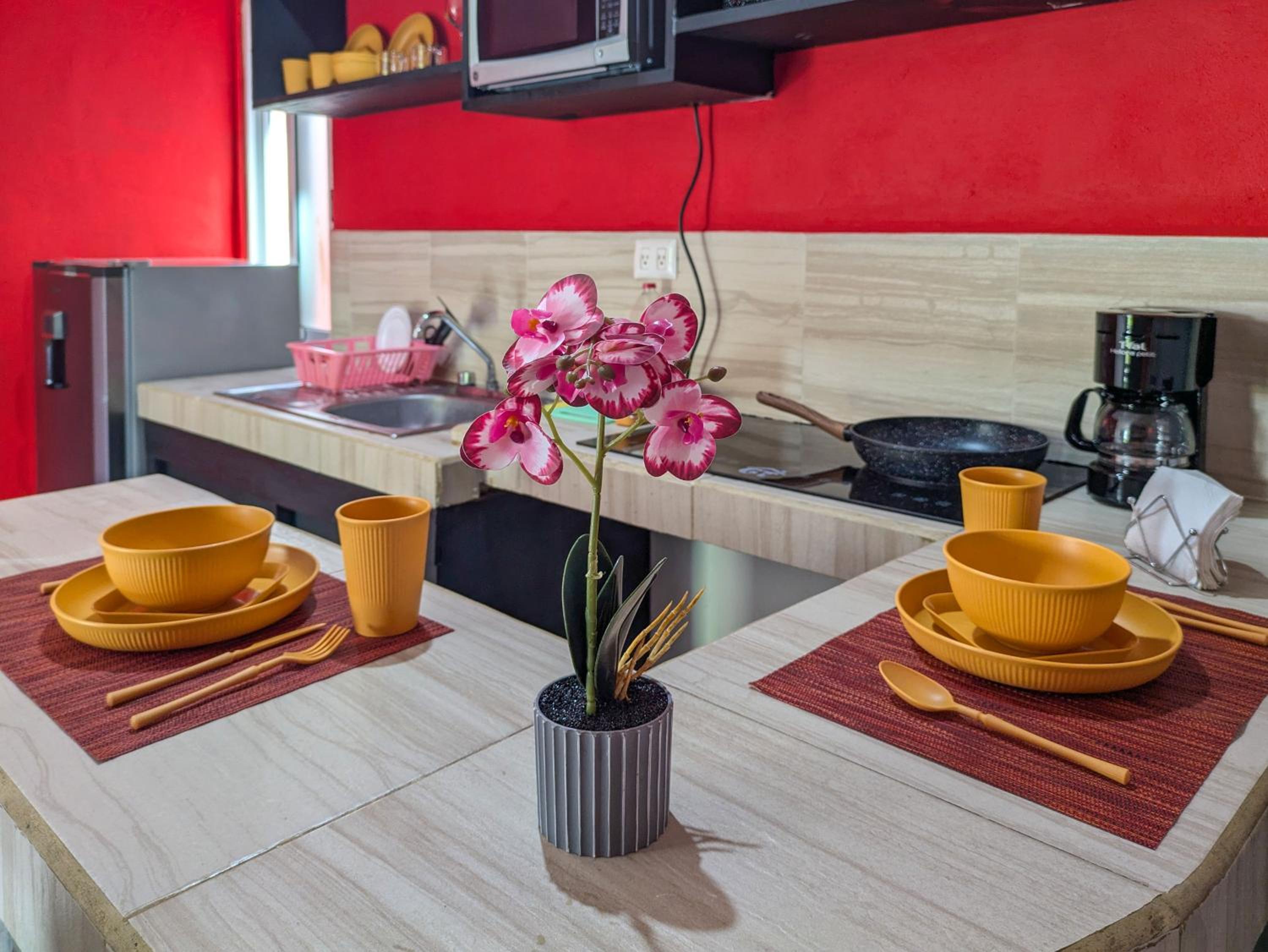 Spacious Family Stay Two Private Apartments 5 Minute Walk to Beach Sleeps 8 Top Rated Host 5B6B