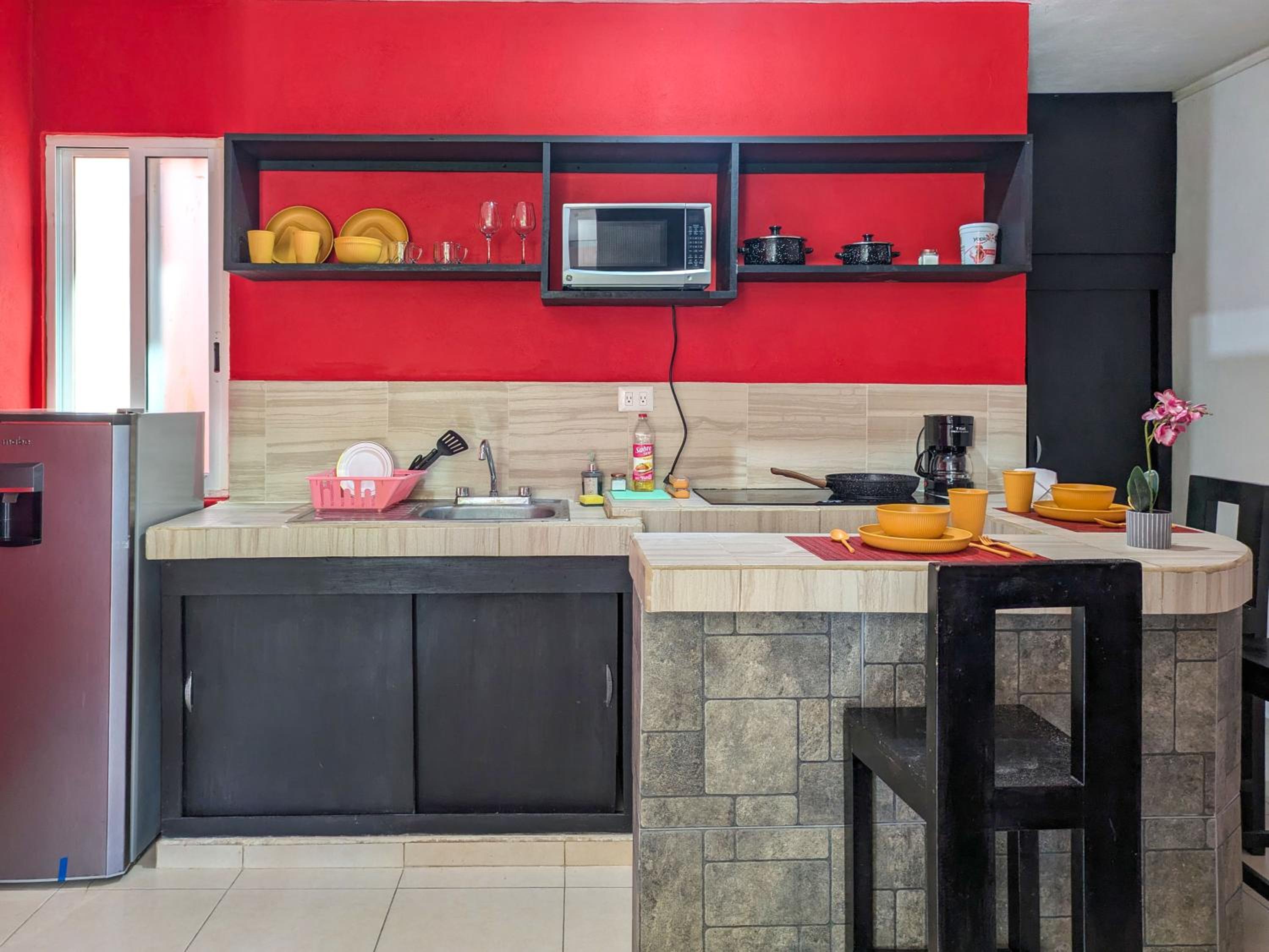 Spacious Family Stay Two Private Apartments 5 Minute Walk to Beach Sleeps 8 Top Rated Host 5B6B