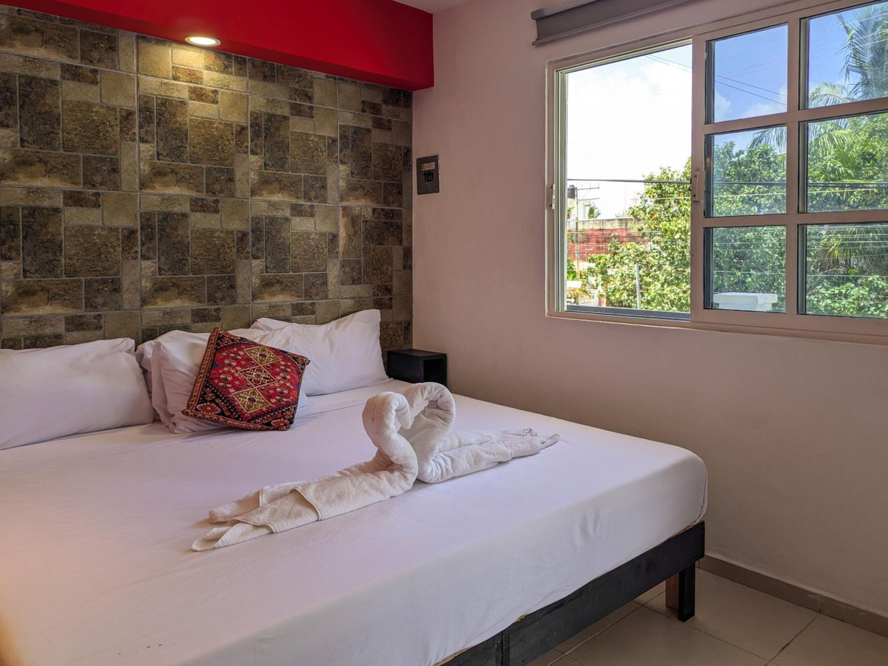Spacious Family Stay Two Private Apartments 5 Minute Walk to Beach Sleeps 8 Top Rated Host 5B6B