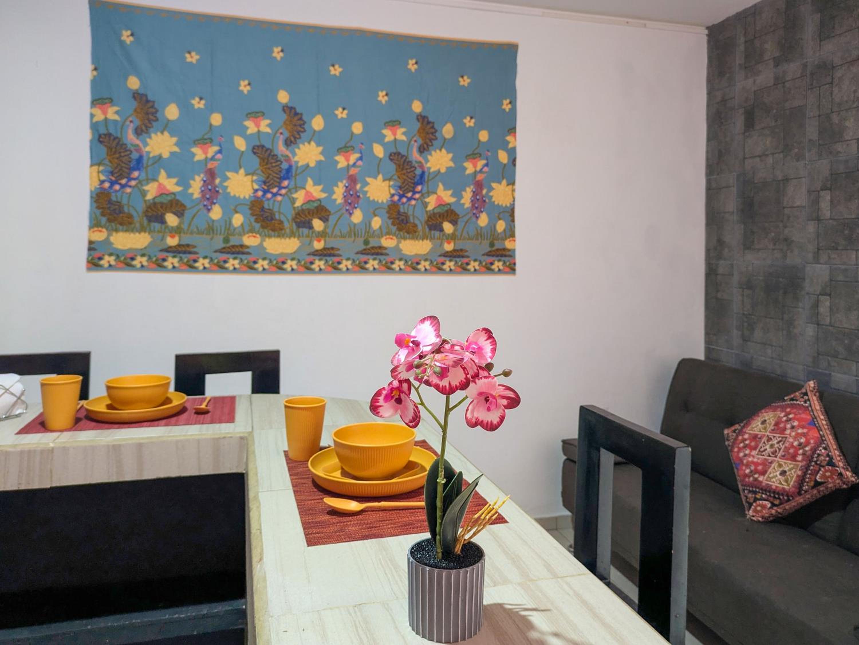 Spacious Family Stay Two Private Apartments 5 Minute Walk to Beach Sleeps 8 Top Rated Host 5B6B