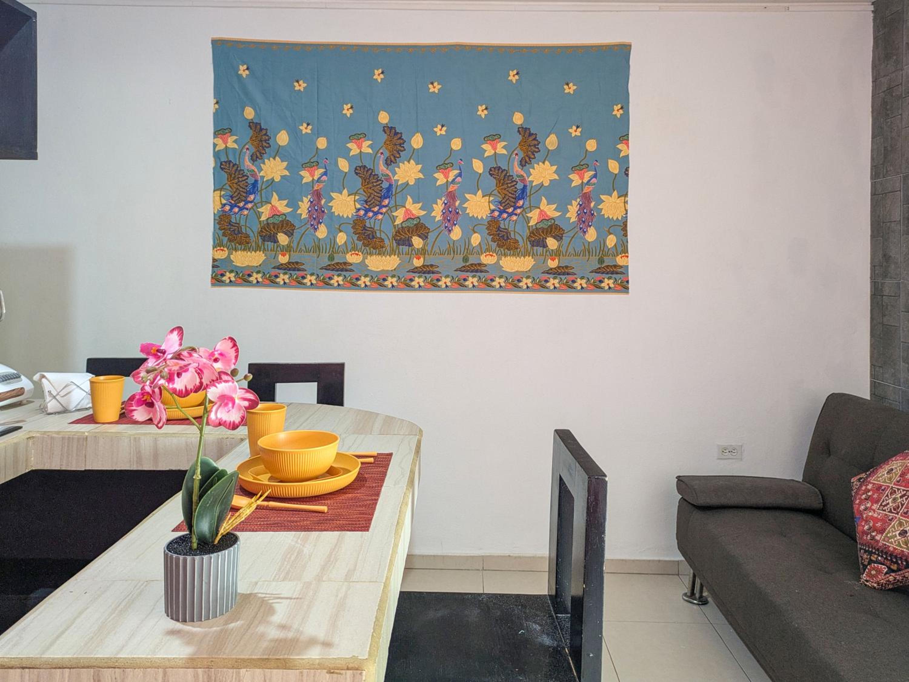 Spacious Family Stay Two Private Apartments 5 Minute Walk to Beach Sleeps 8 Top Rated Host 5B6B