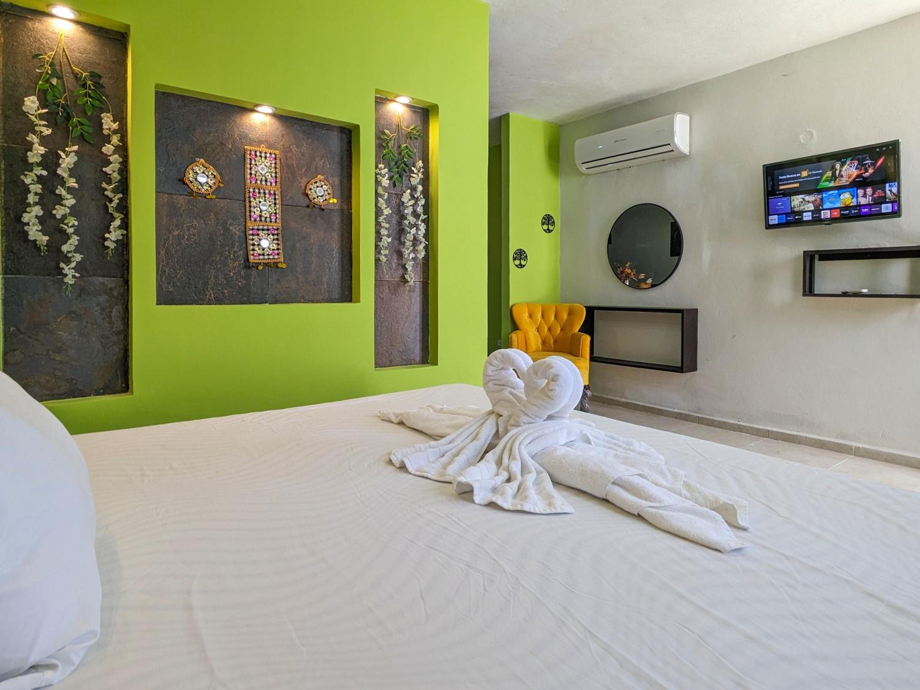 2 Spacious Suites King Beds Sleep 8 500m Kid Friendly Beach Kitchen AC Fast WiFi 3B4B