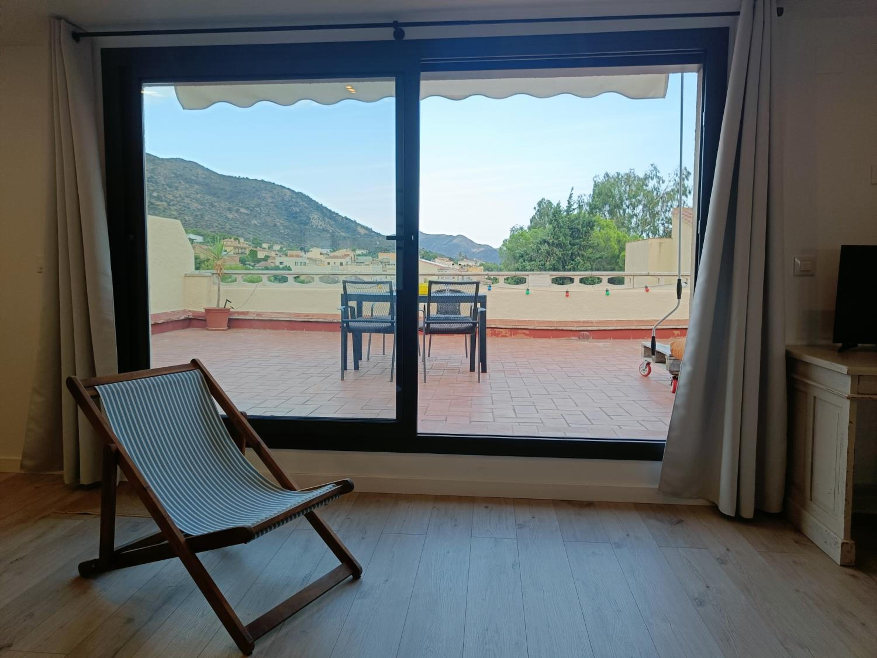 Sunny Relaxing Penthouse Costa Brava, Sea & Mountain Views, Huge Terrace, Fiber 1GB