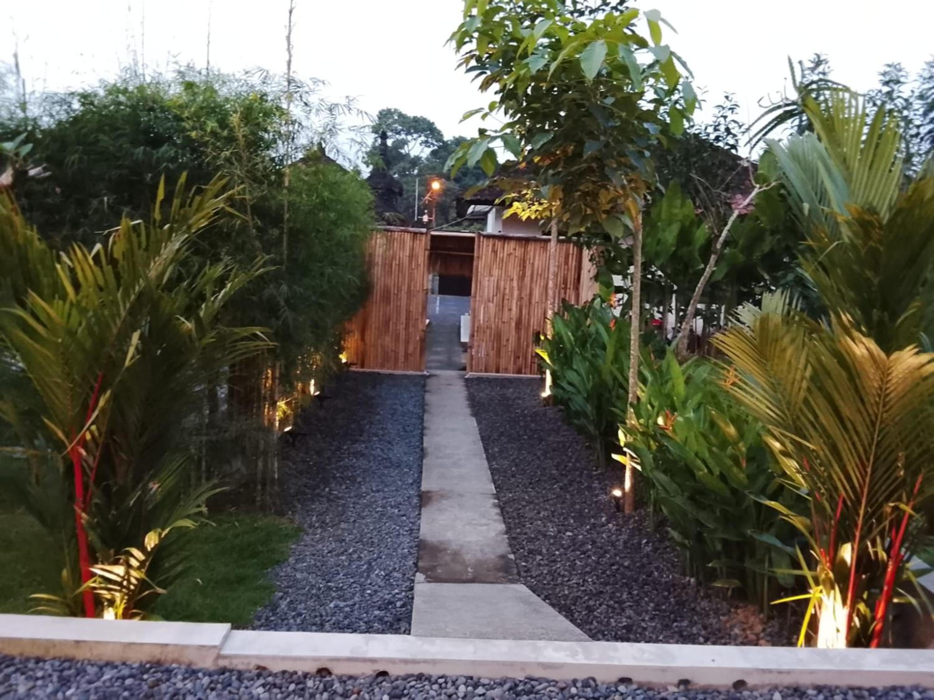 Queenara Local House