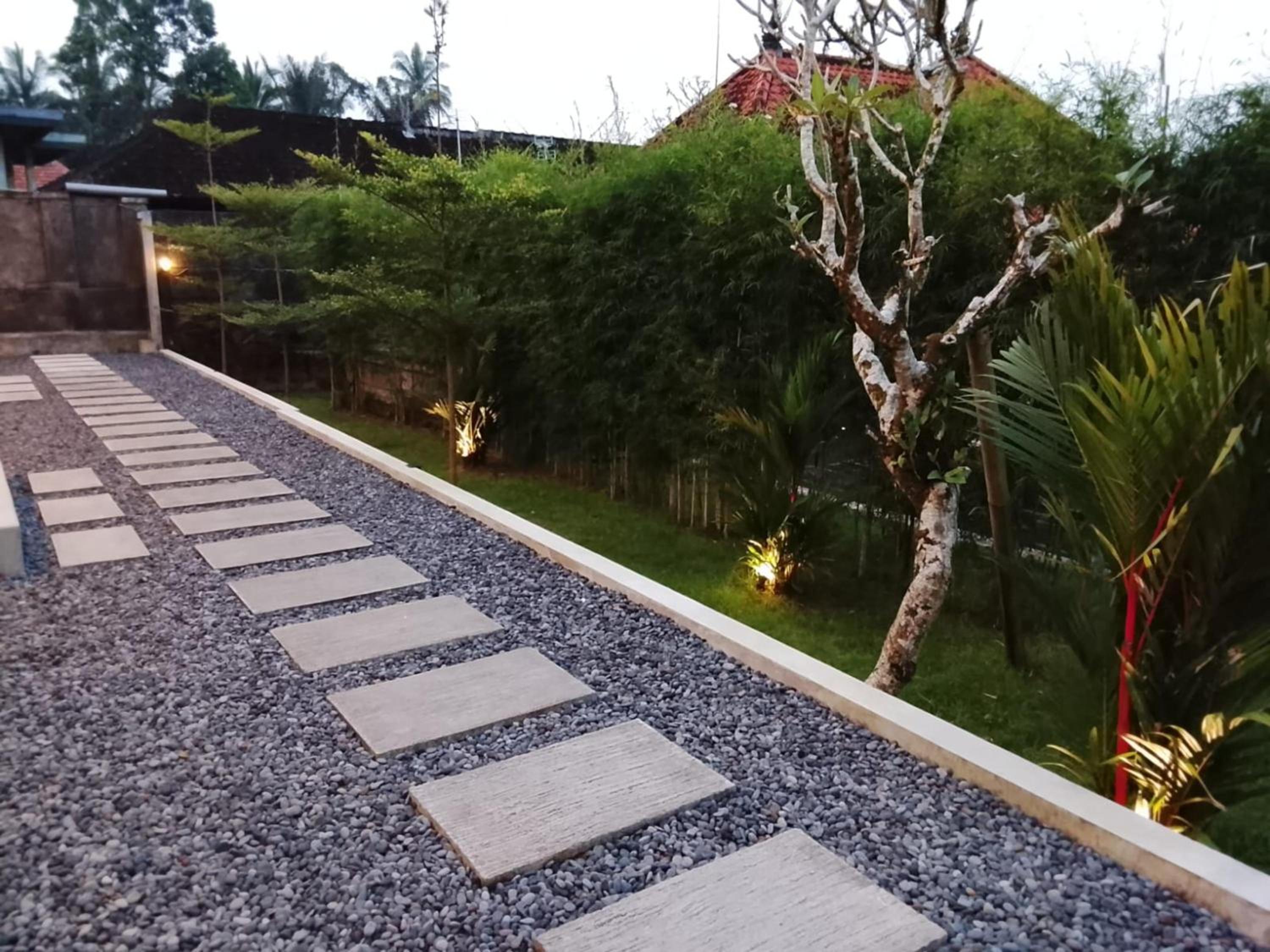 Queenara Local House