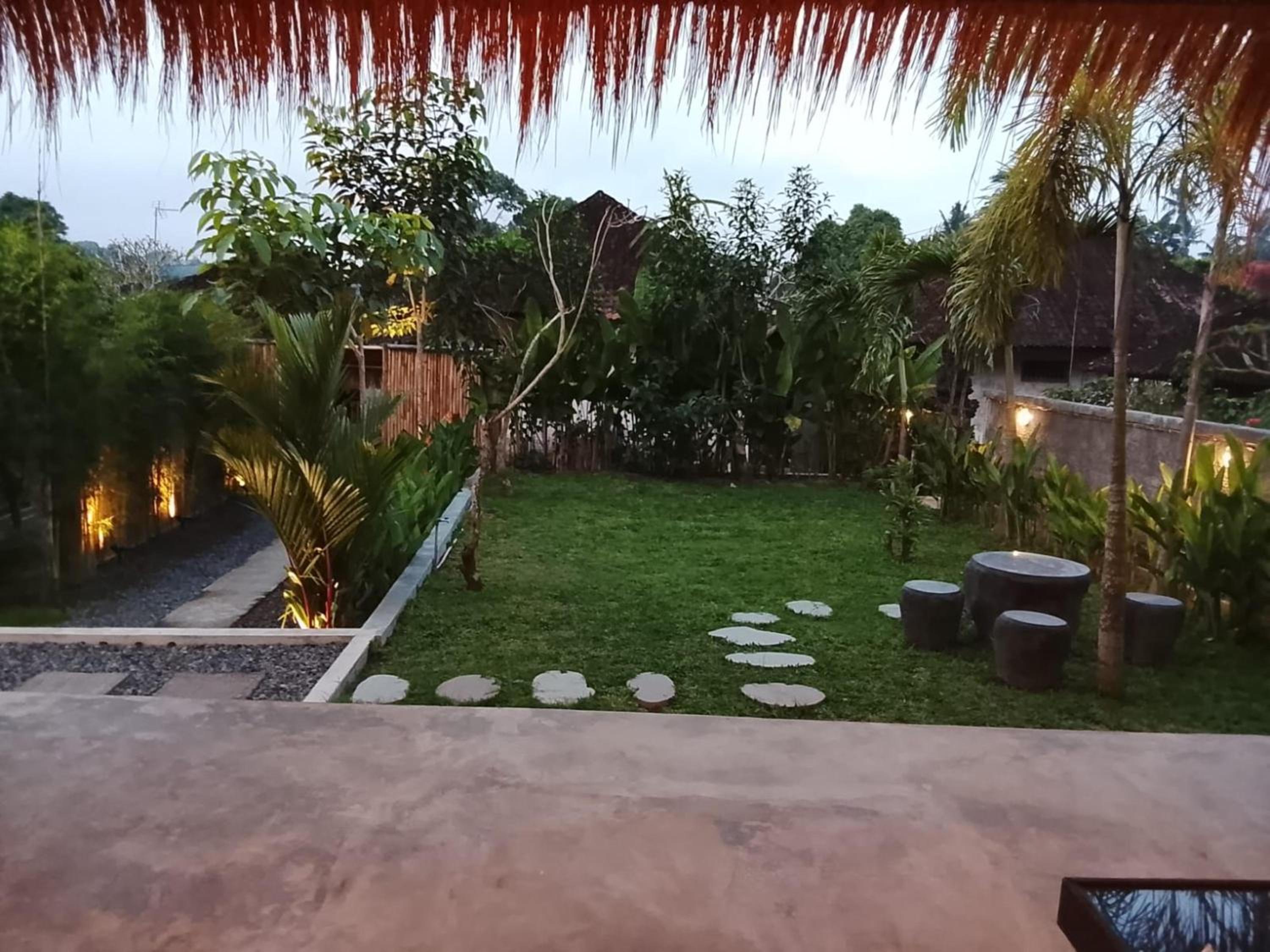 Queenara Local House