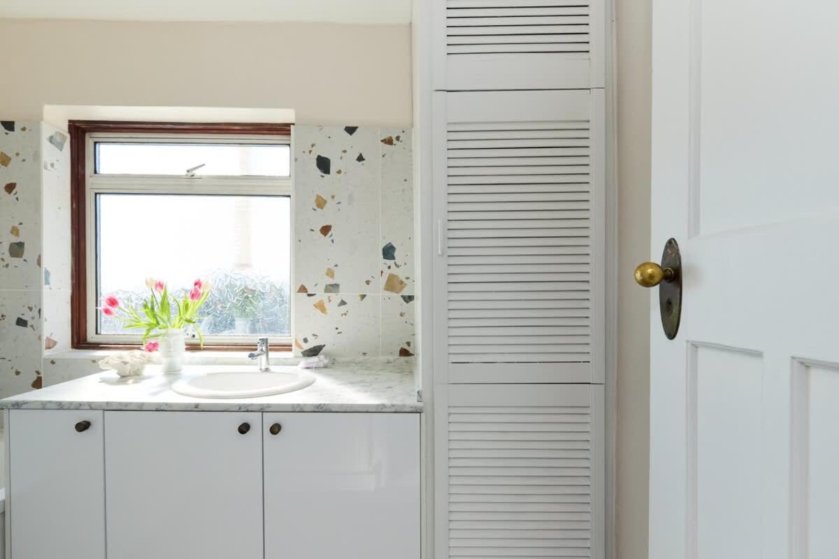 The Randall Retreat - Spacious 4BDR Home with Garden