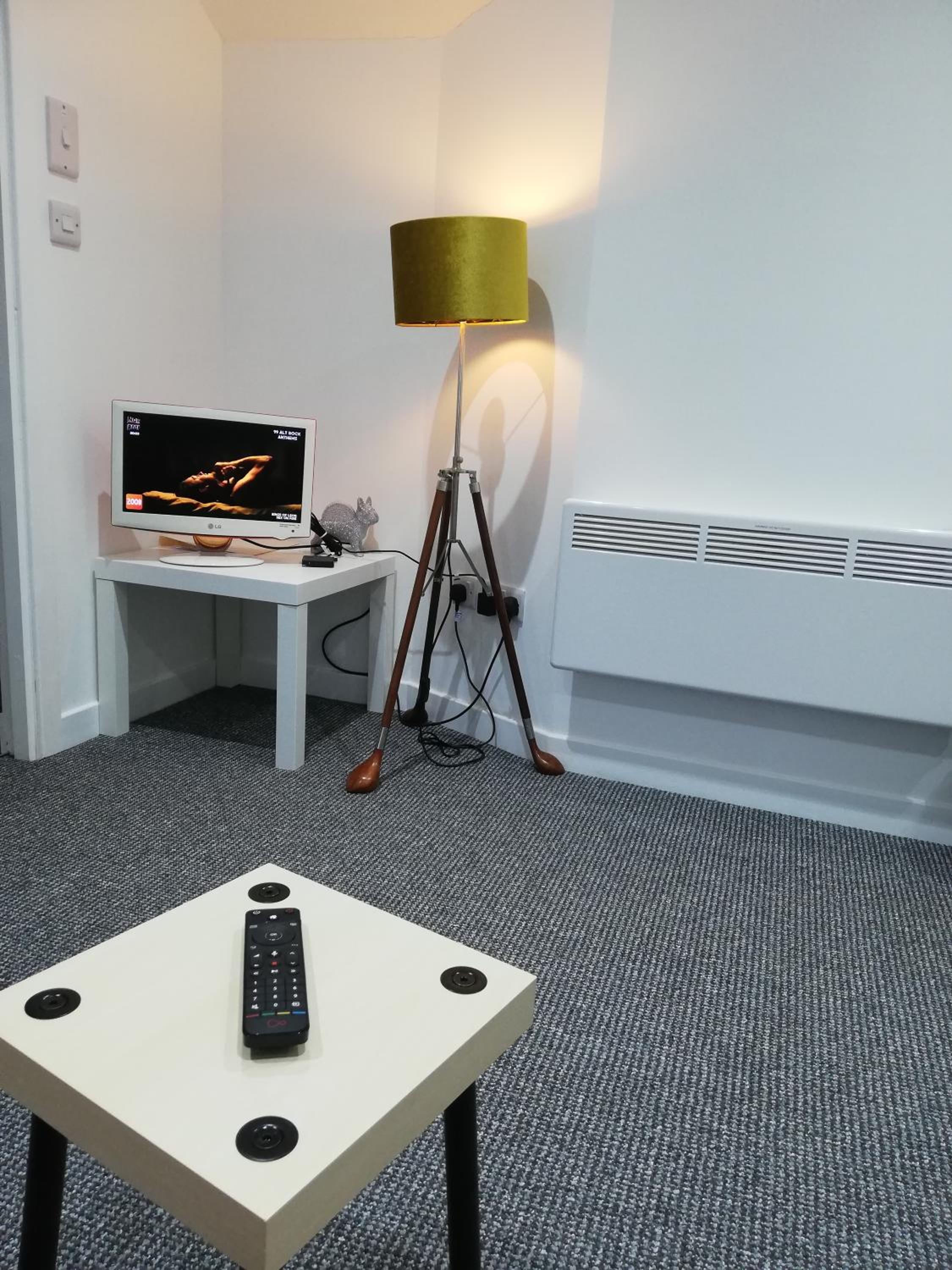 Kirkcaldy High Street Modern studio