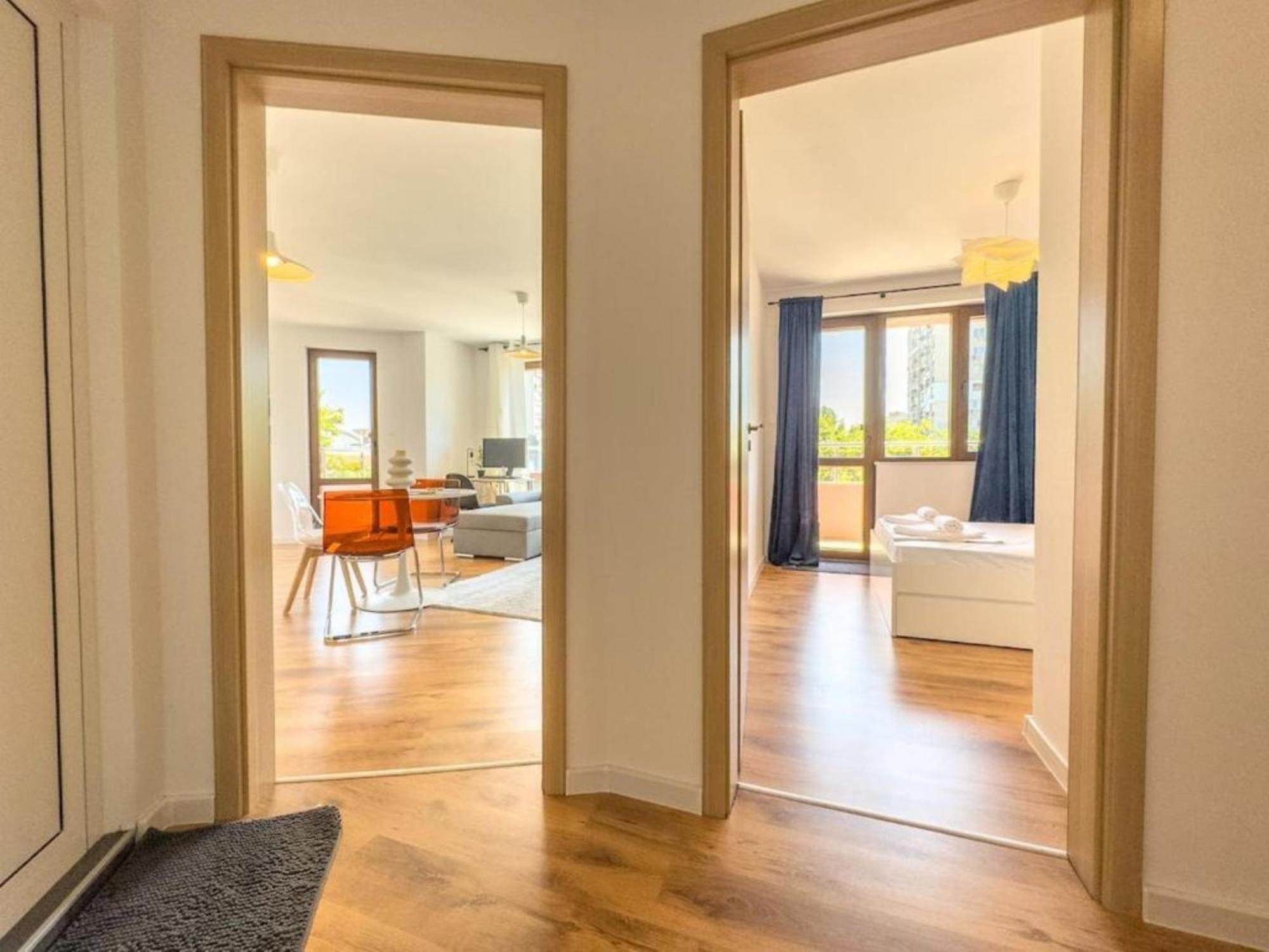 1BR Apartment with a Designated Workspace, Free Street Parking and Free Gym Pass