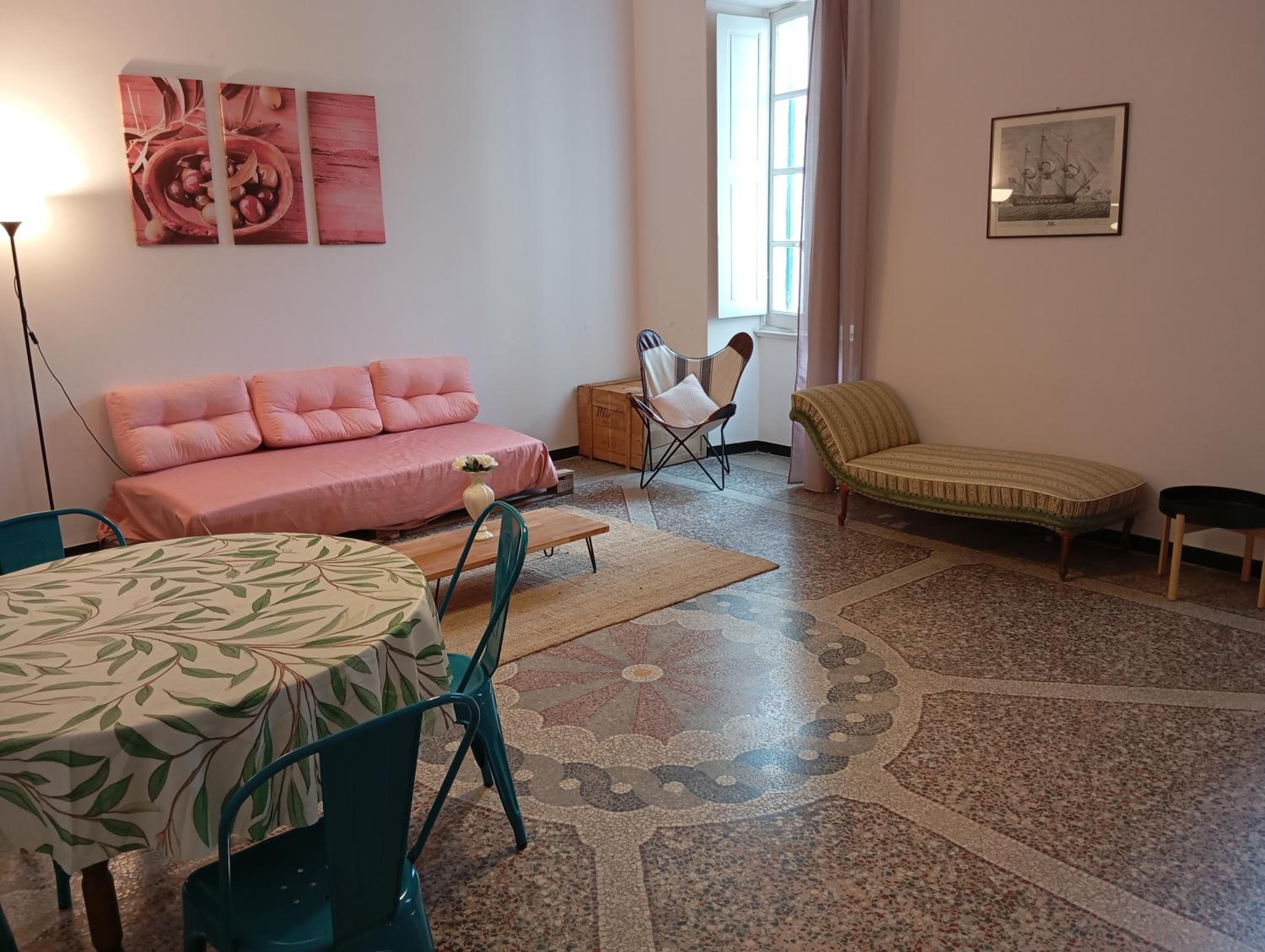Medieval Pieve, holiday home with garden, WiFi & parking