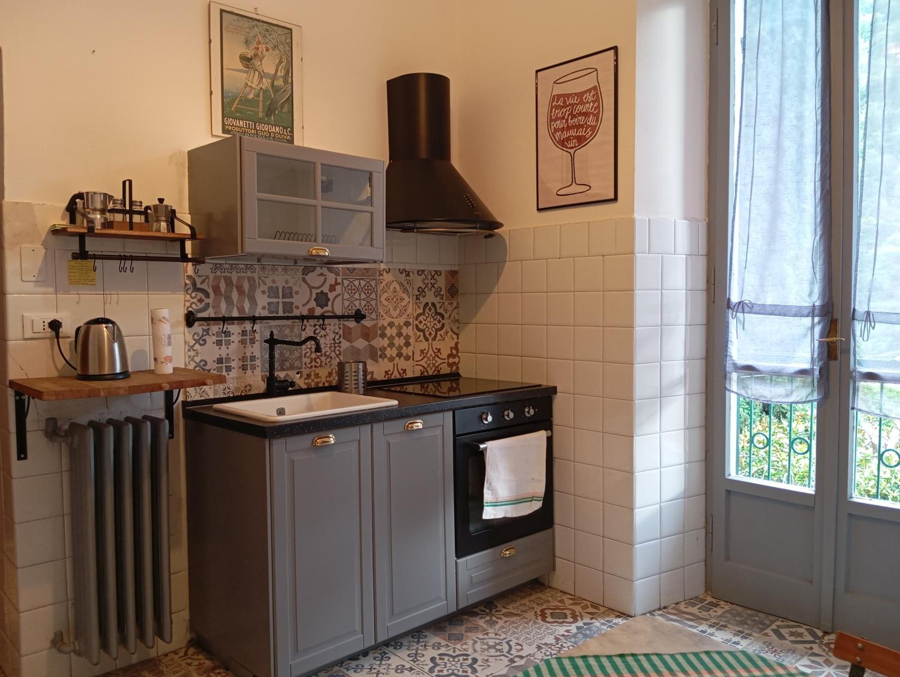 Medieval Pieve, holiday home with garden, WiFi & parking