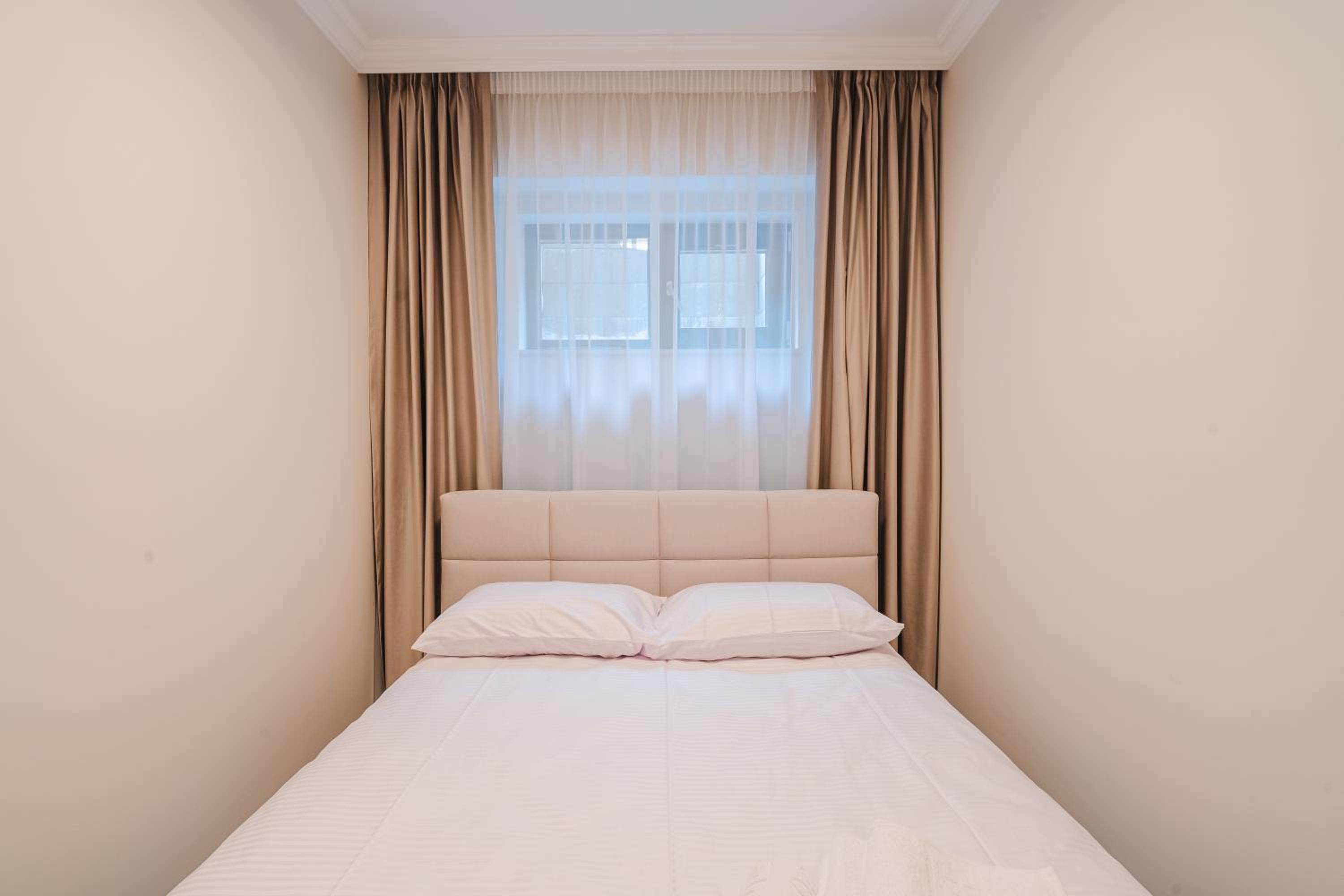 Elegant 2BR Escape - Zorilor Charm with Parking