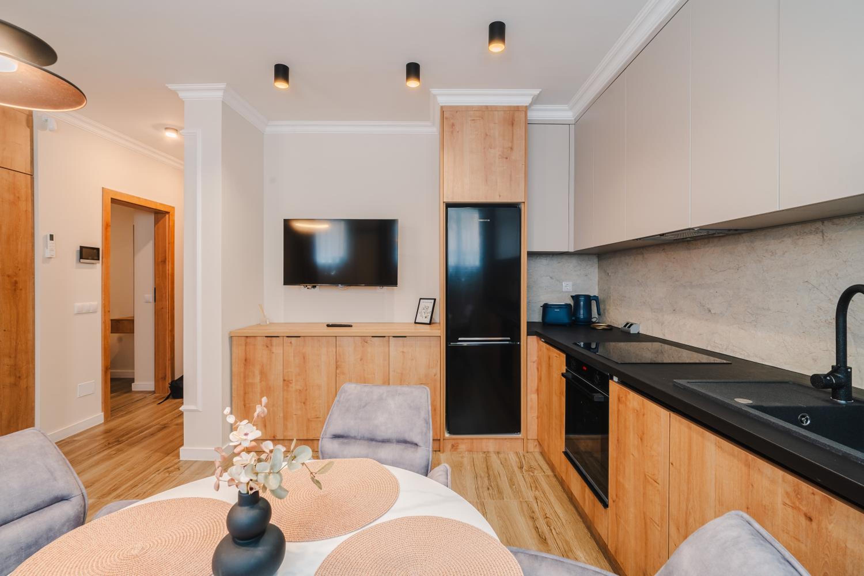 Elegant 2BR Escape - Zorilor Charm with Parking