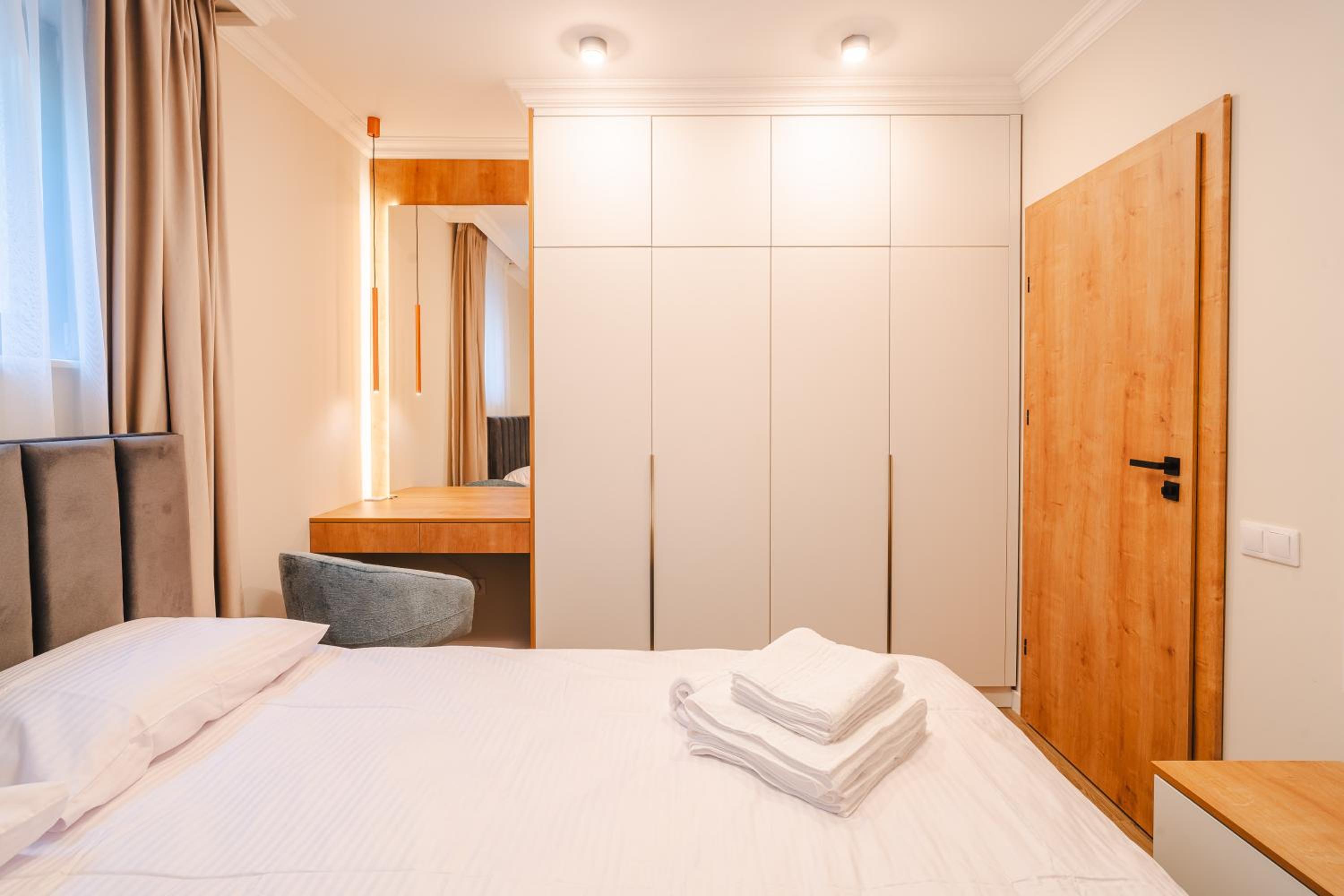 Elegant 2BR Escape - Zorilor Charm with Parking