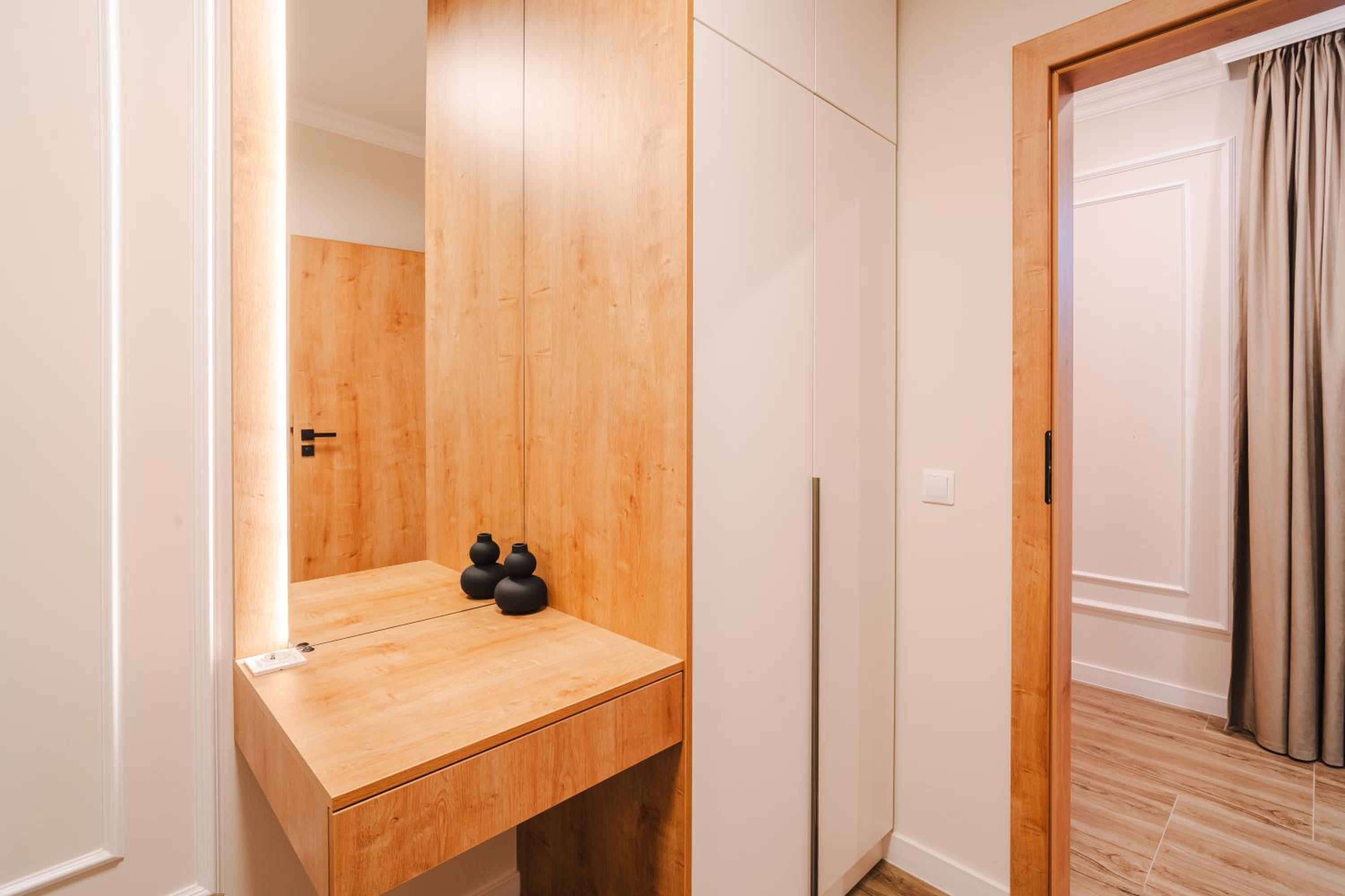 Chic 1BR with Office - Calm, Cool & Connected