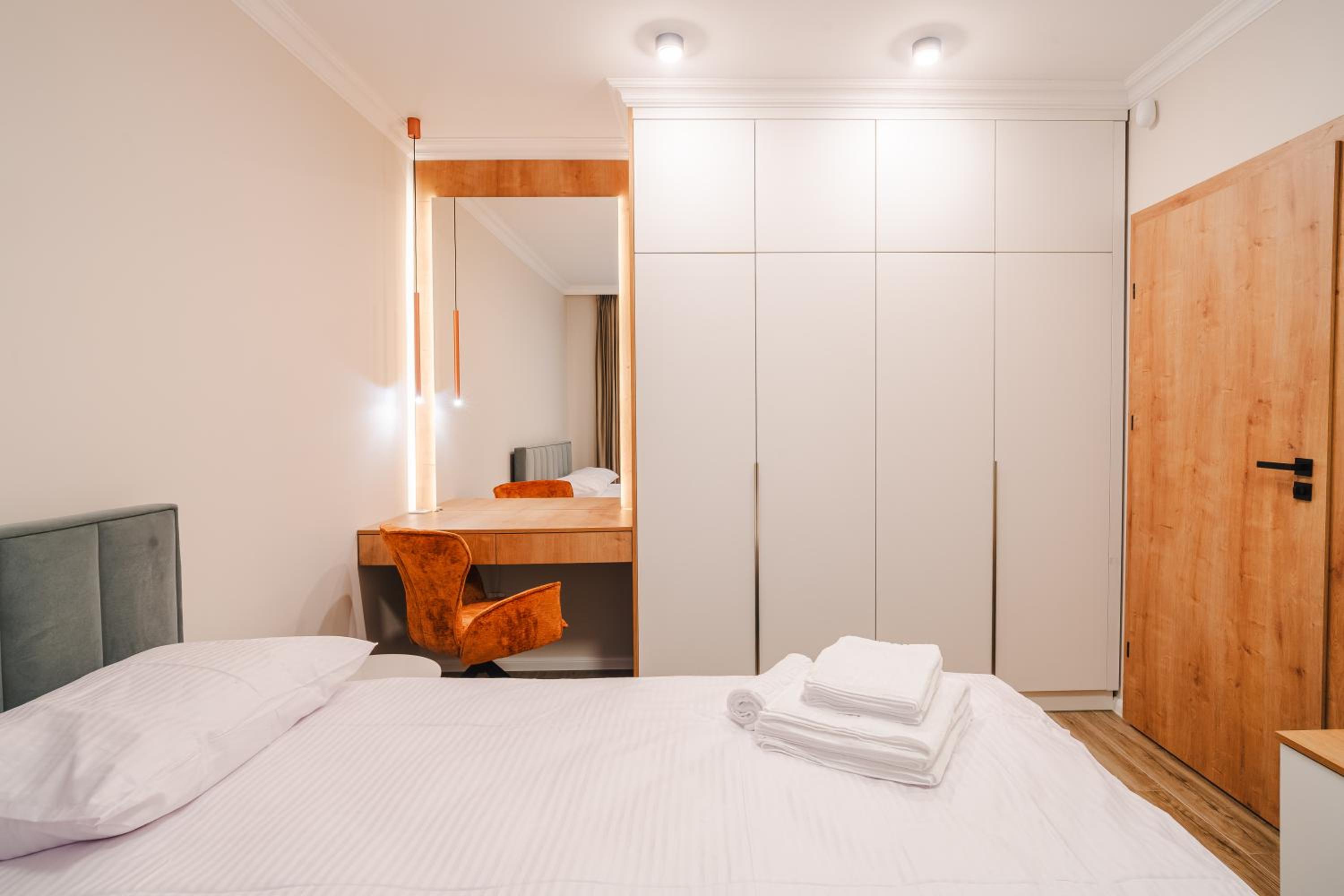 Chic 1BR with Office - Calm, Cool & Connected