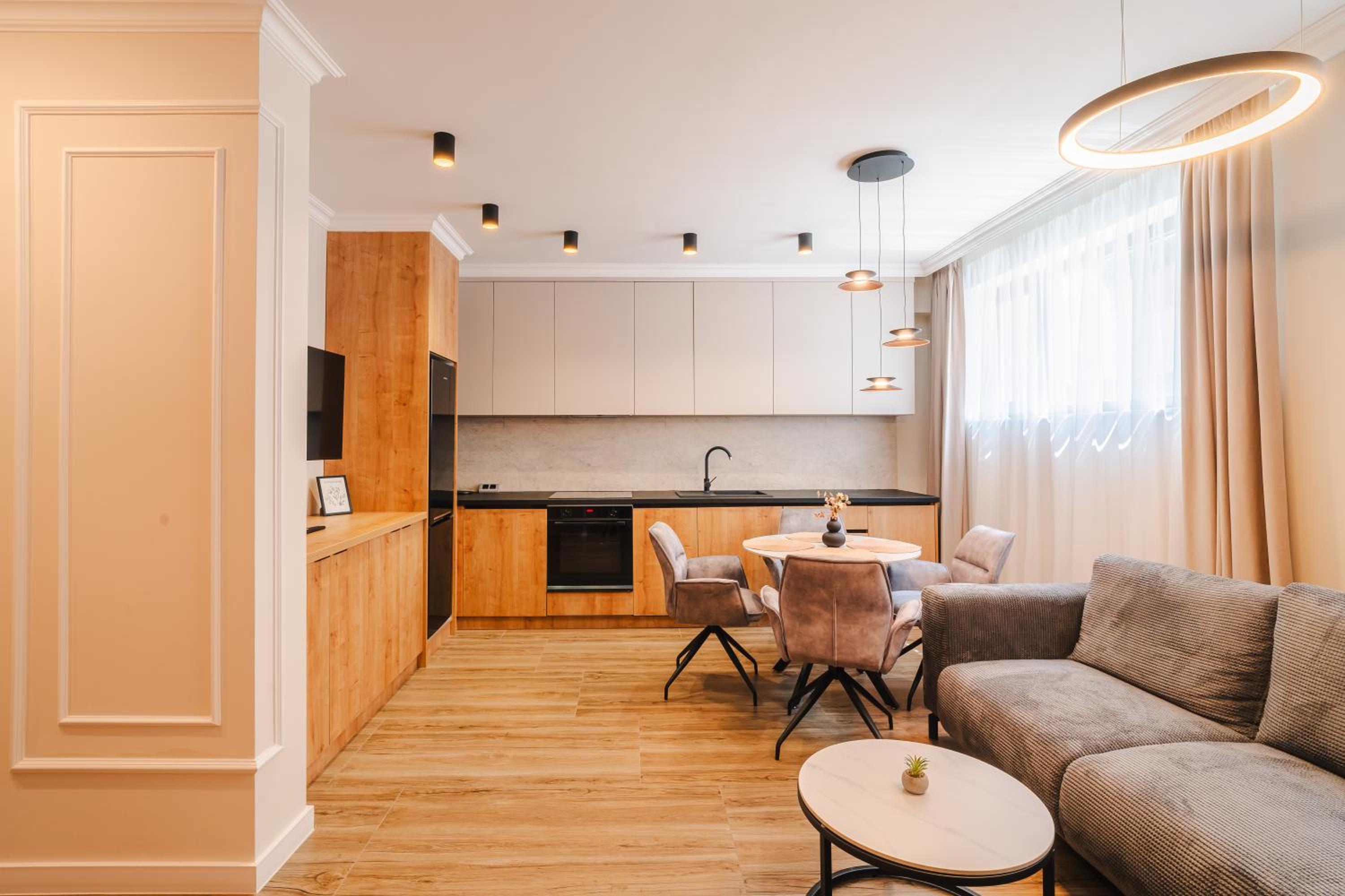 Elegant 2BR Escape - Zorilor Charm with Parking