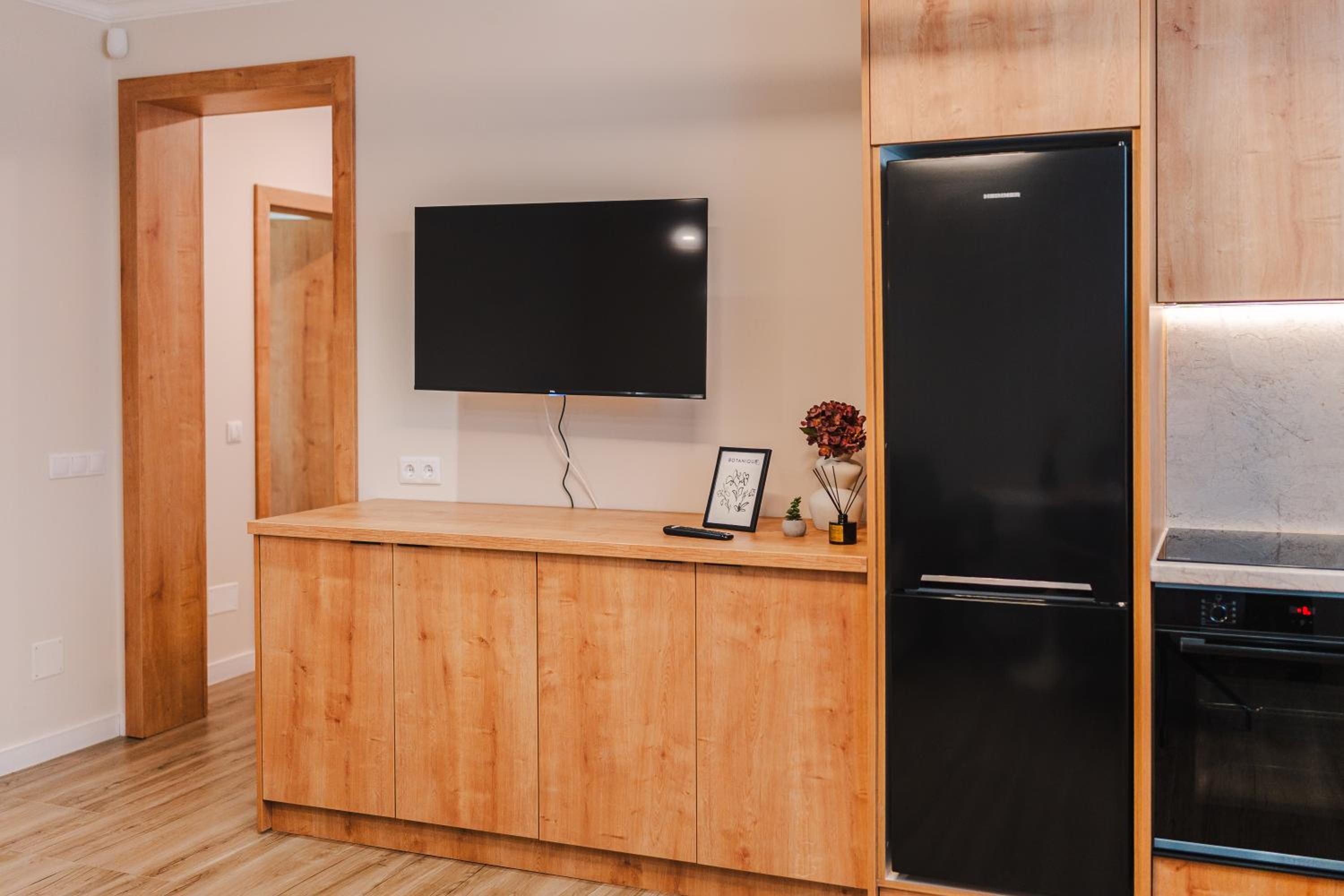 Chic 1BR with Office - Calm, Cool & Connected