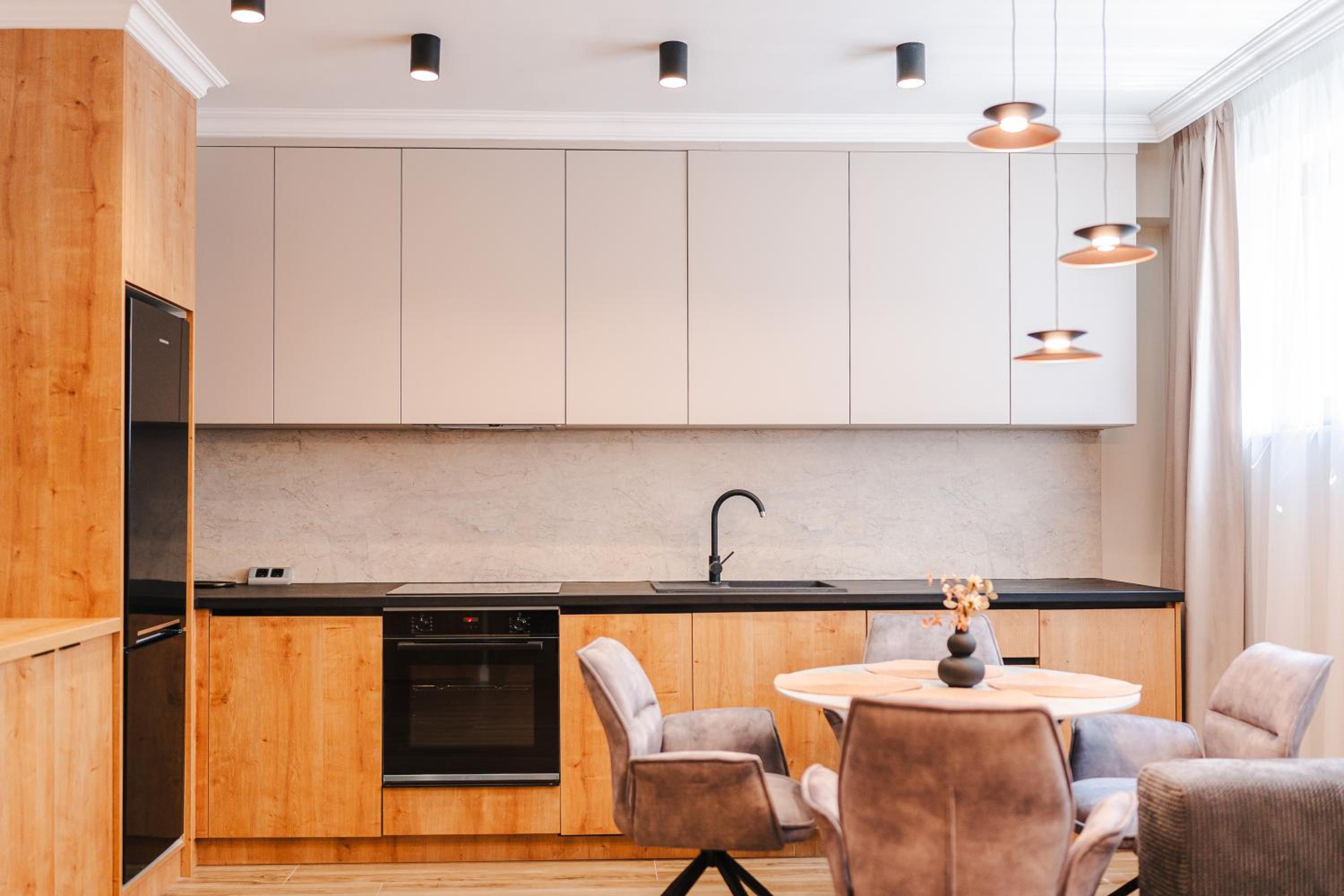Elegant 2BR Escape - Zorilor Charm with Parking