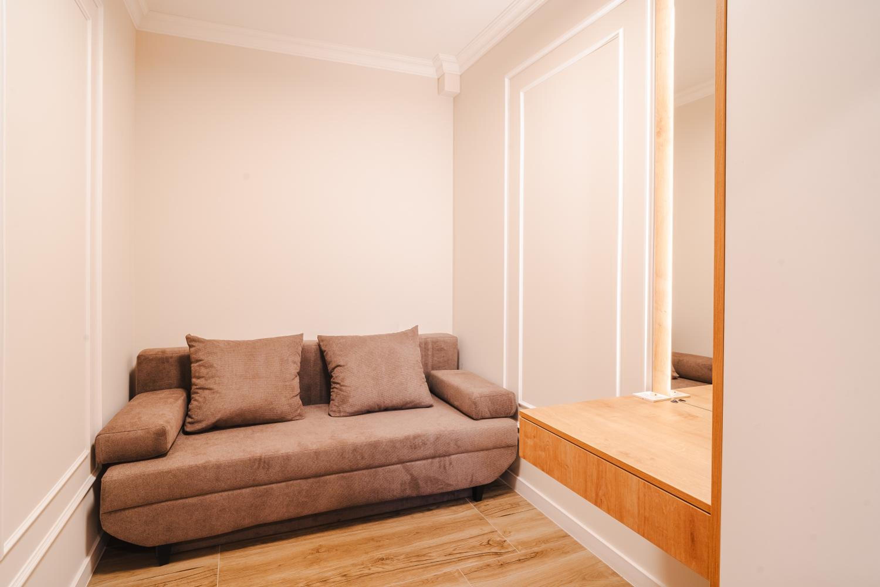 Chic 1BR with Office - Calm, Cool & Connected