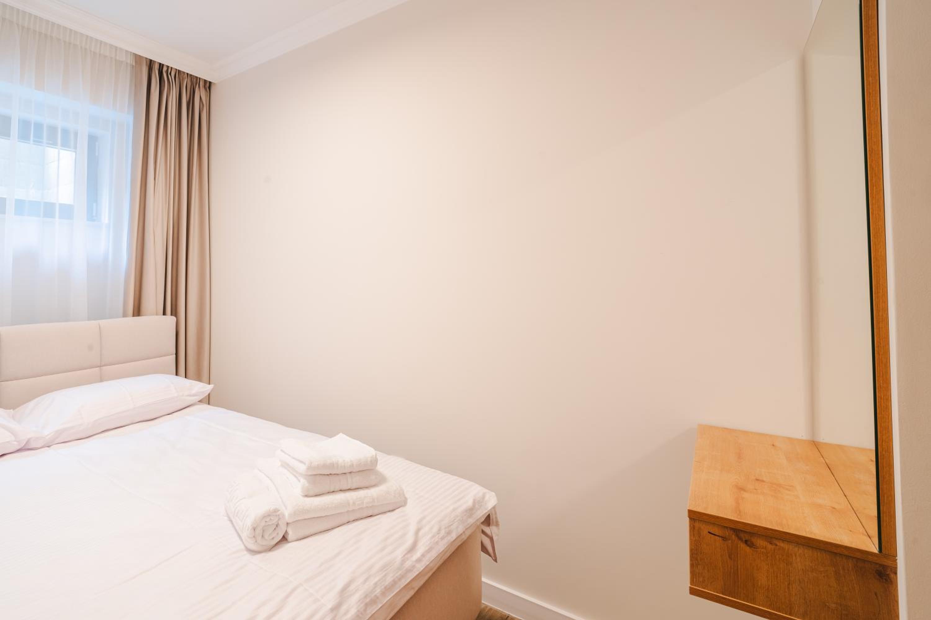 Elegant 2BR Escape - Zorilor Charm with Parking