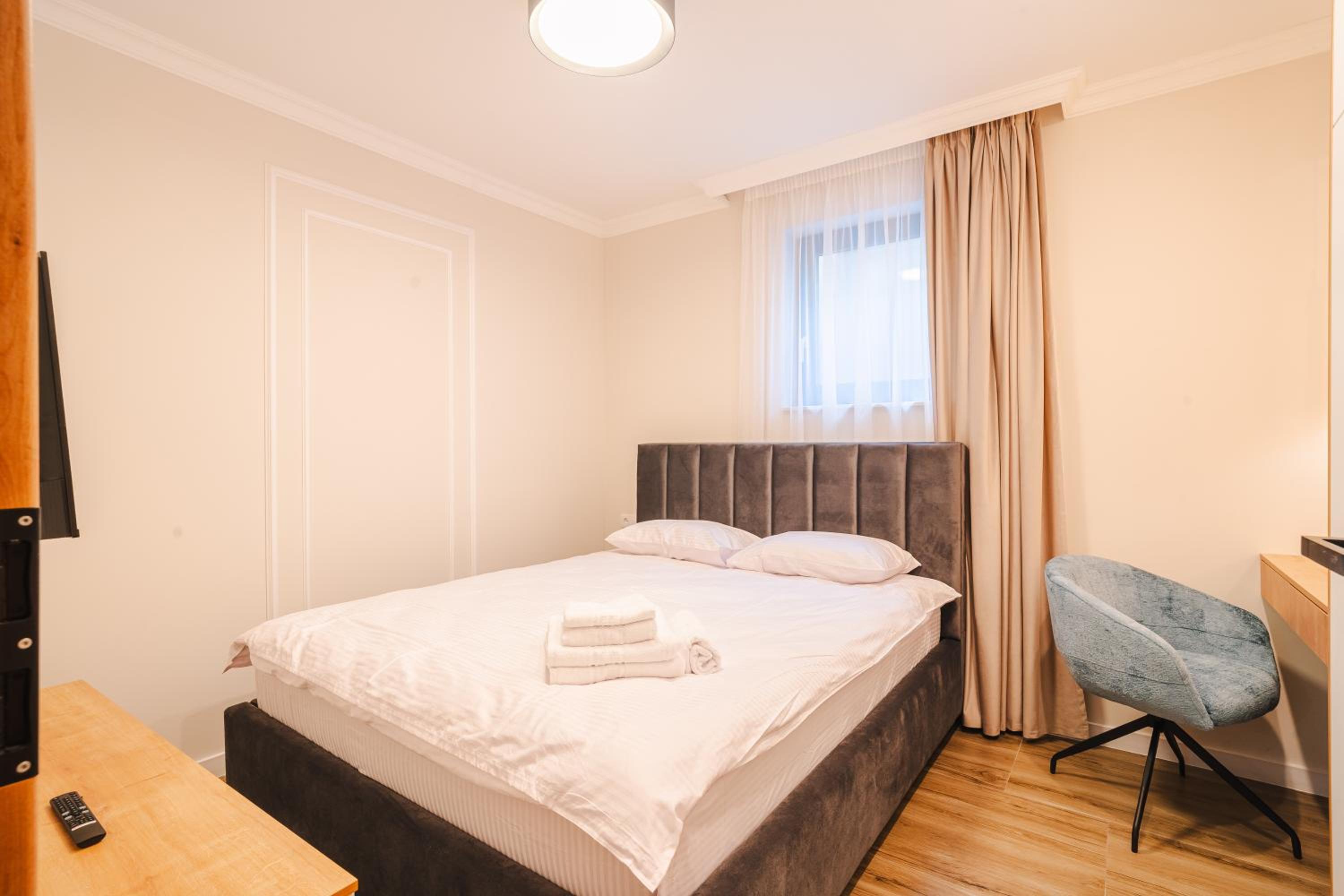 Elegant 2BR Escape - Zorilor Charm with Parking