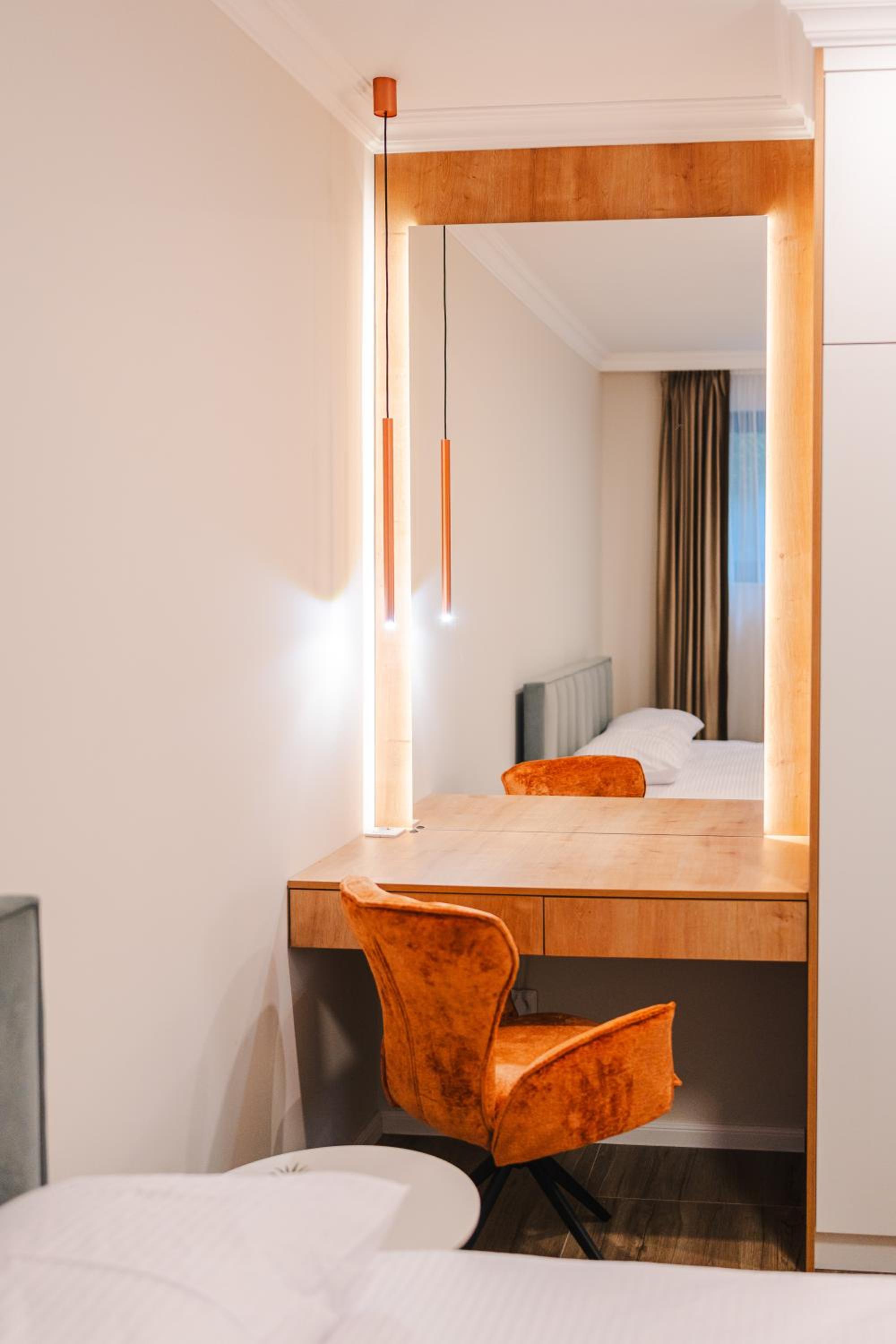 Chic 1BR with Office - Calm, Cool & Connected