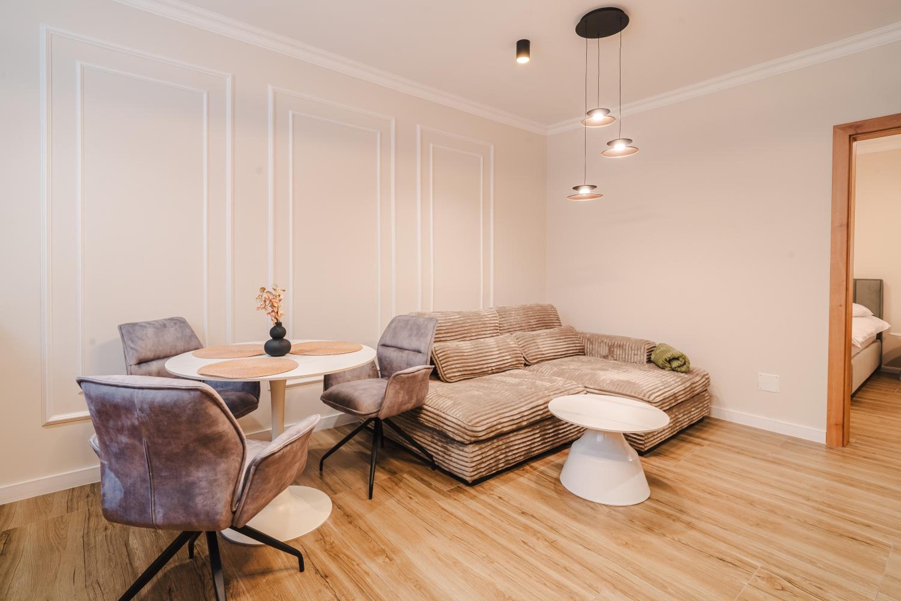 Chic 1BR with Office - Calm, Cool & Connected