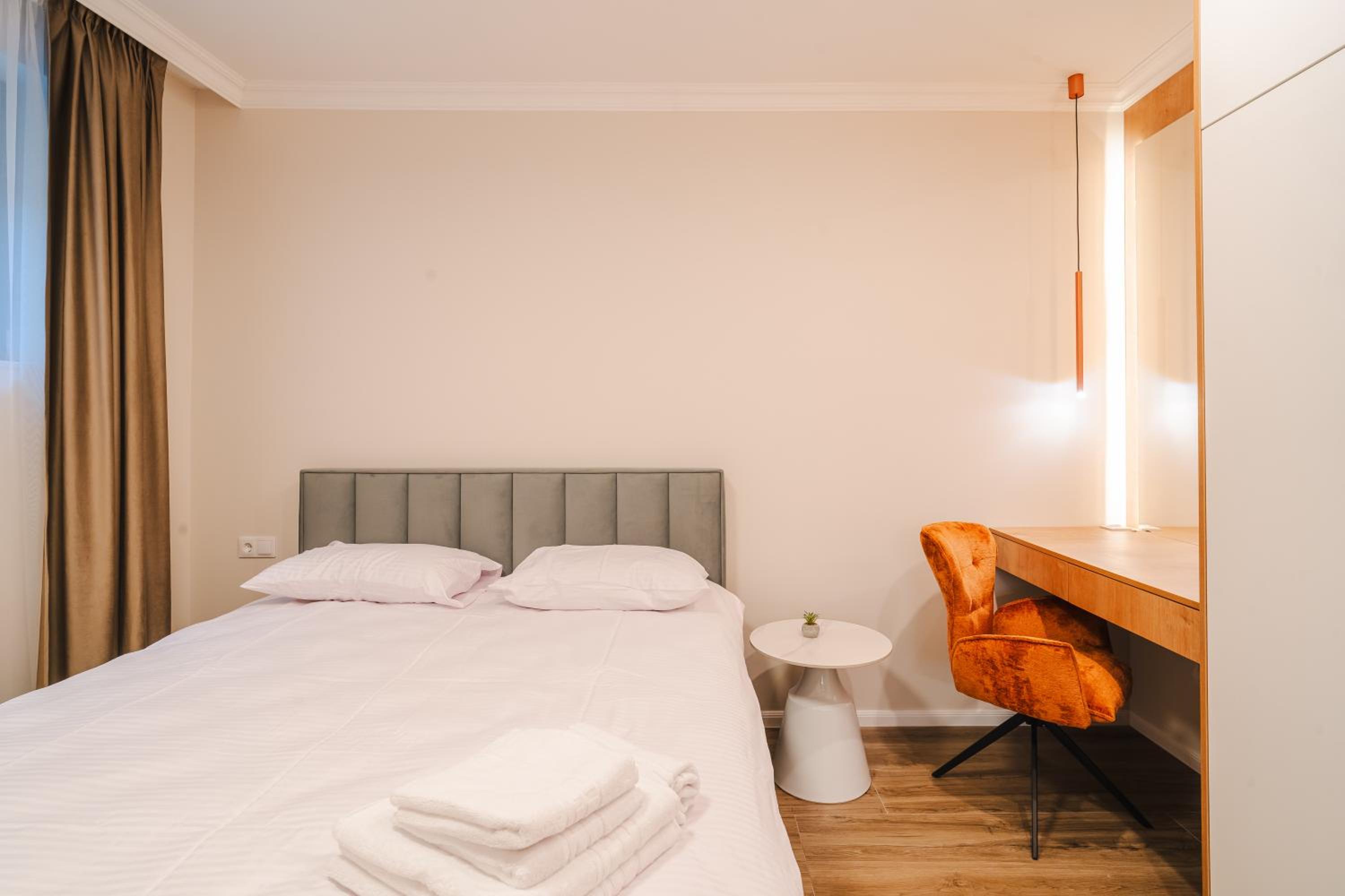 Chic 1BR with Office - Calm, Cool & Connected