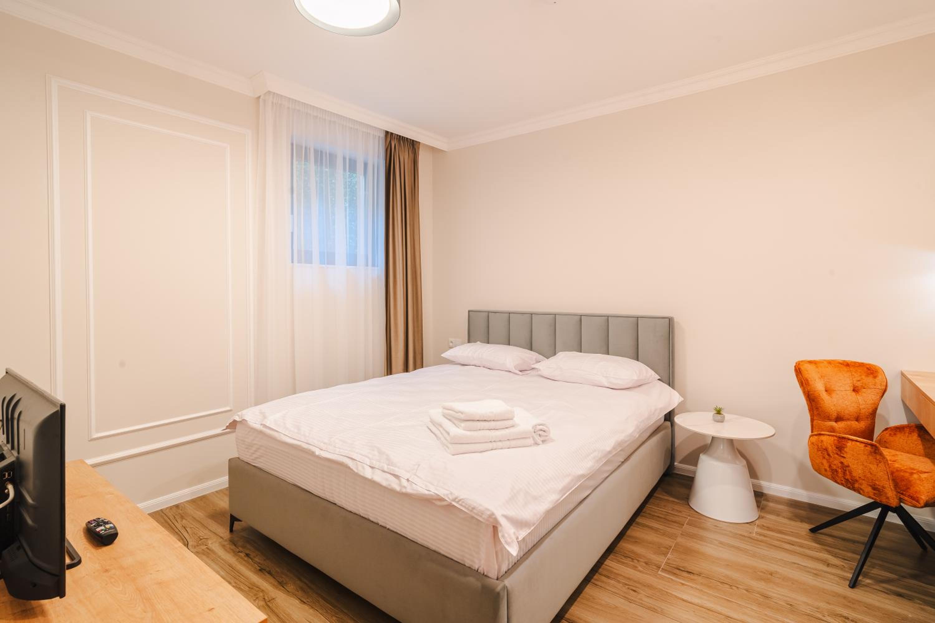 Chic 1BR with Office - Calm, Cool & Connected