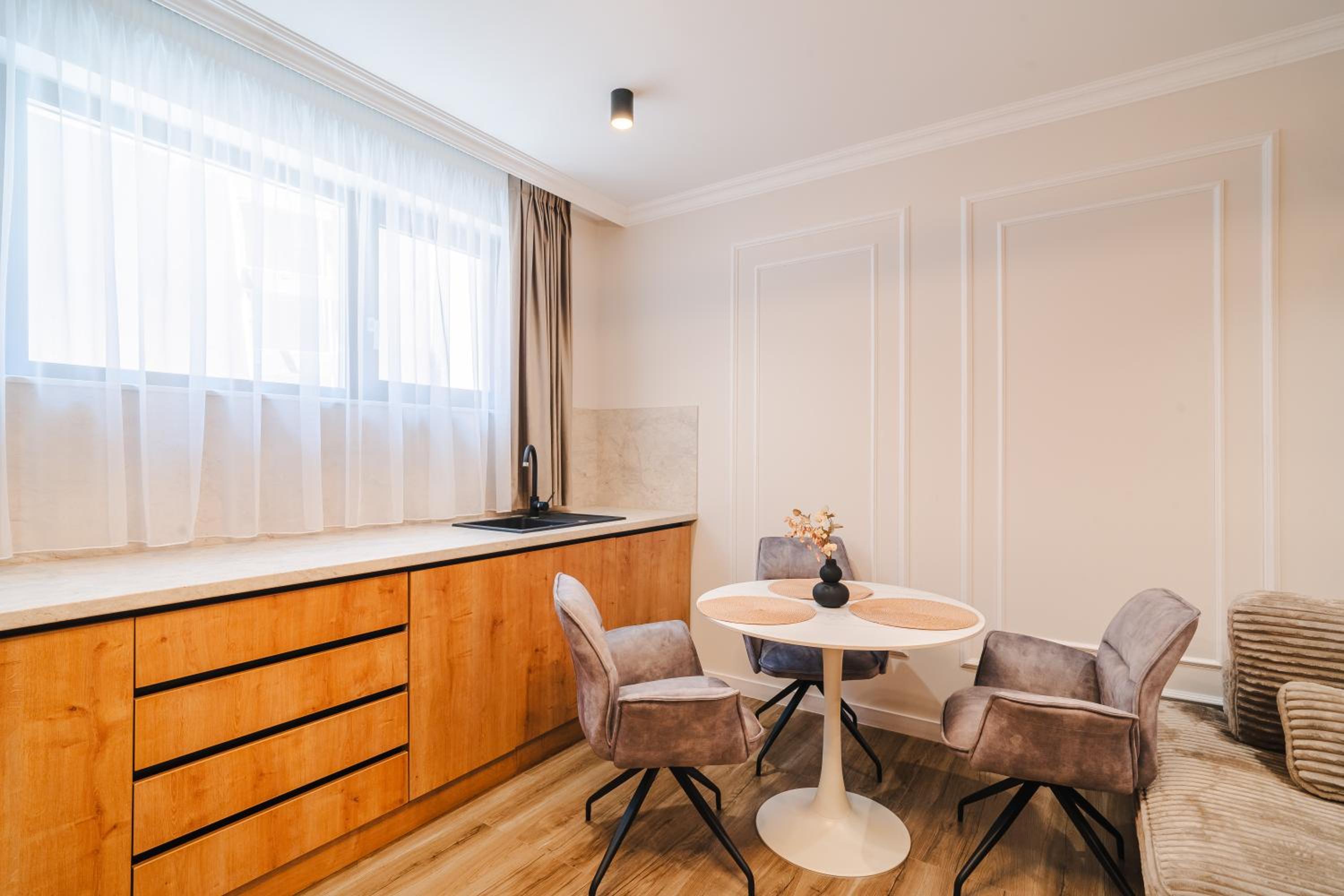 Chic 1BR with Office - Calm, Cool & Connected