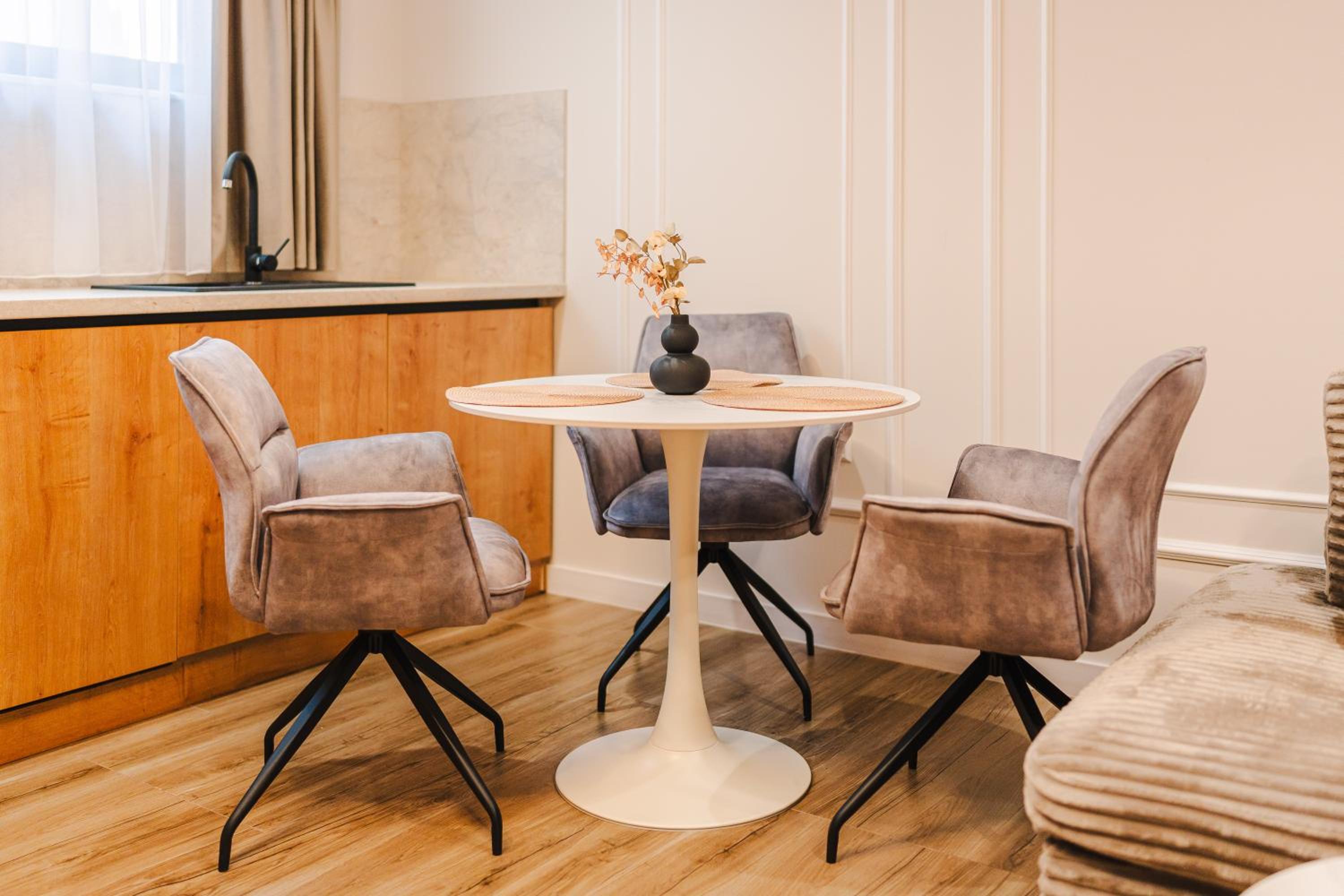 Chic 1BR with Office - Calm, Cool & Connected