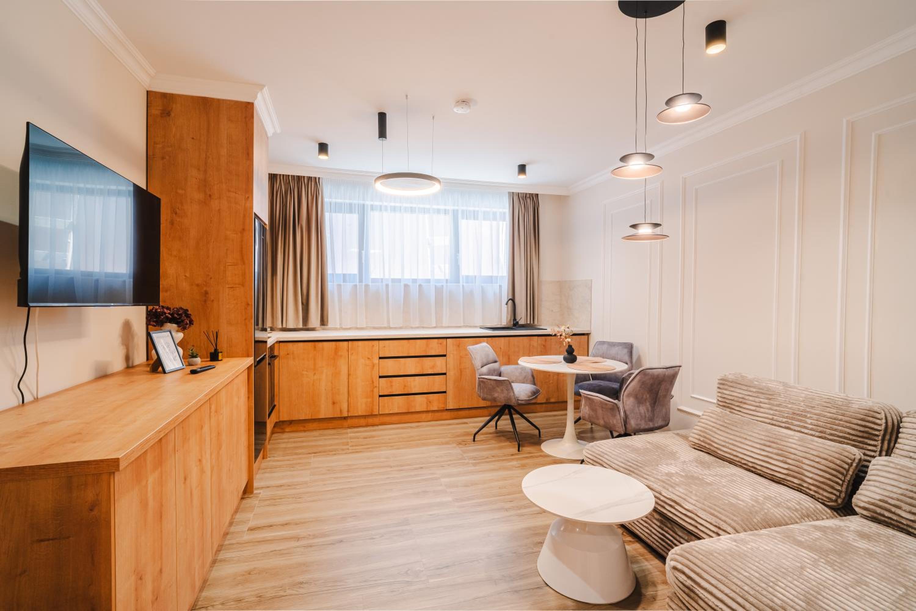 Chic 1BR with Office - Calm, Cool & Connected