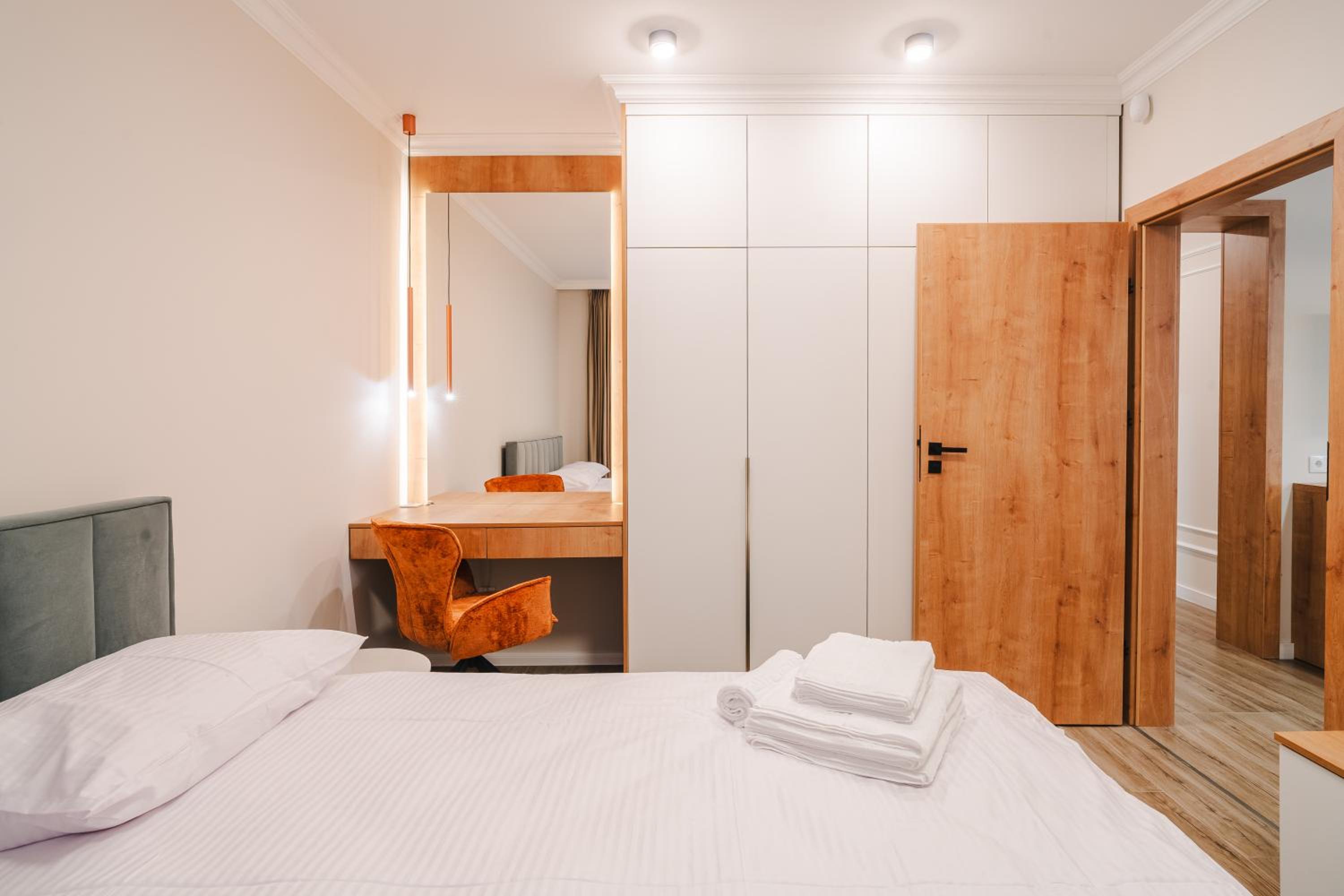 Chic 1BR with Office - Calm, Cool & Connected