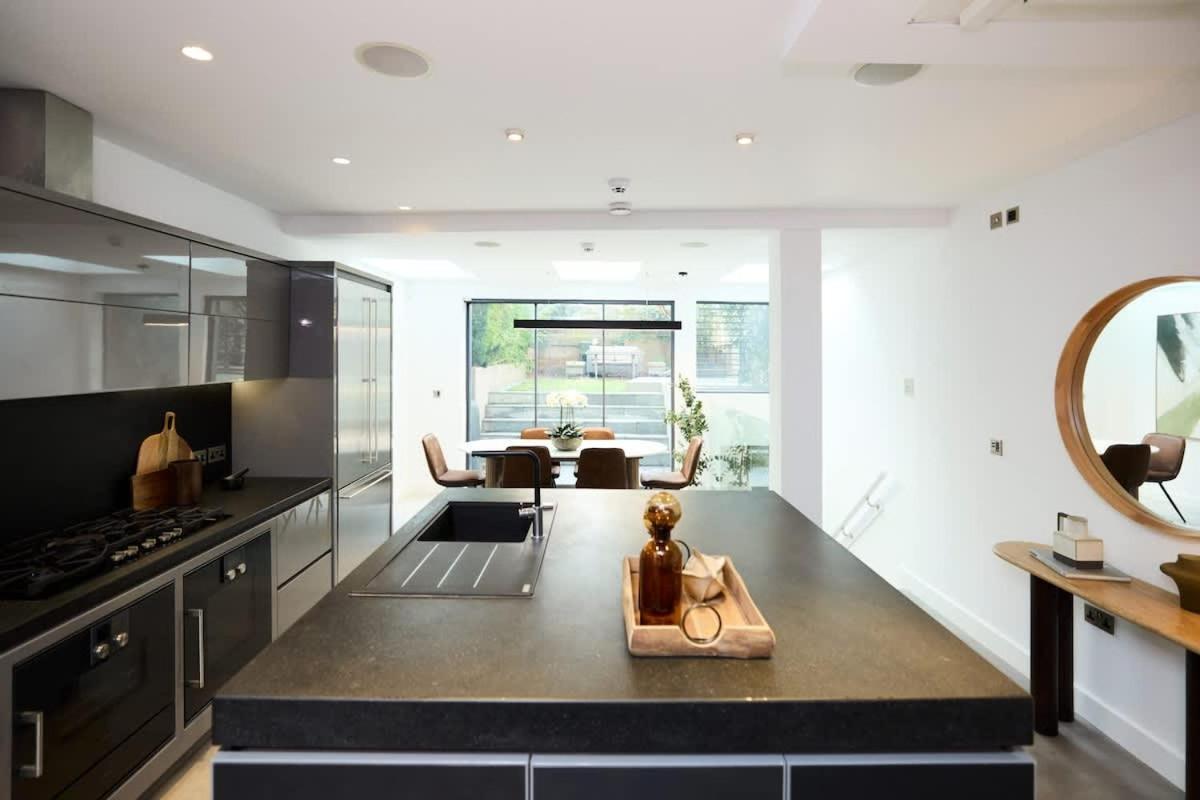 The Hamilton Gardens Hideaway - Modern 4BDR Home with Garden