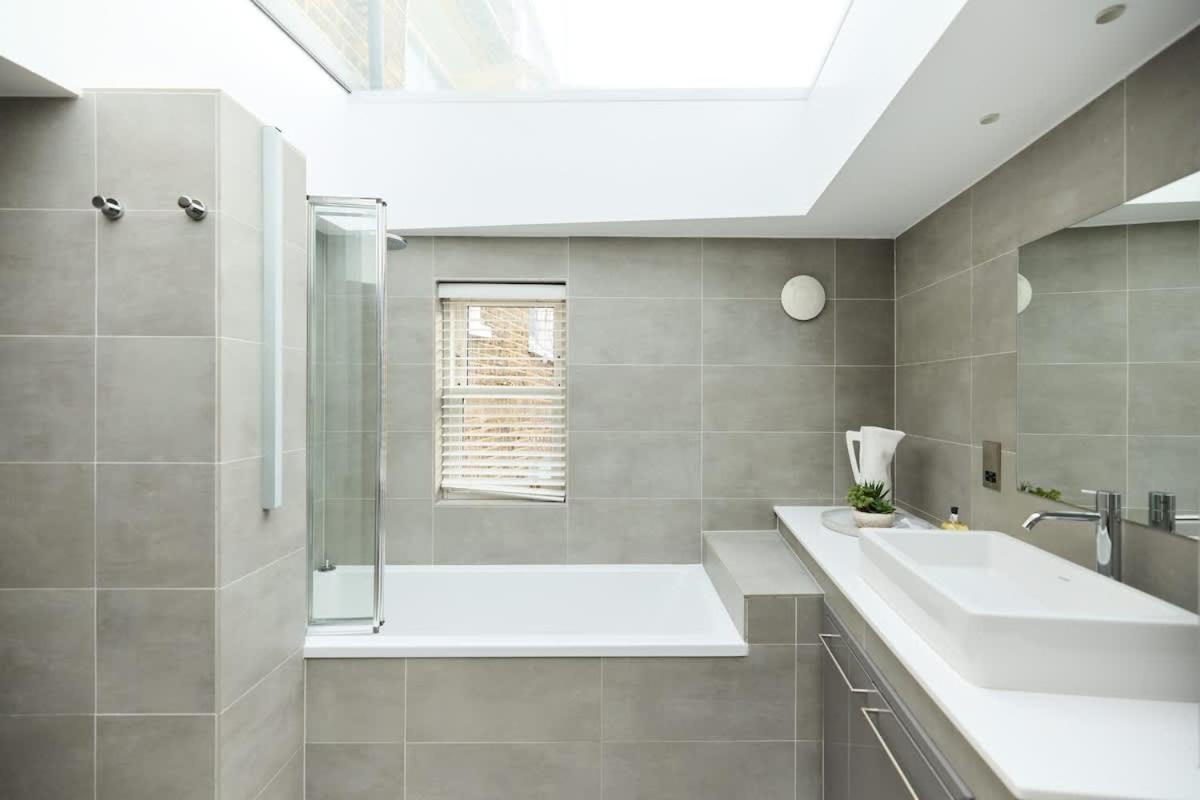 The Hamilton Gardens Hideaway - Modern 4BDR Home with Garden