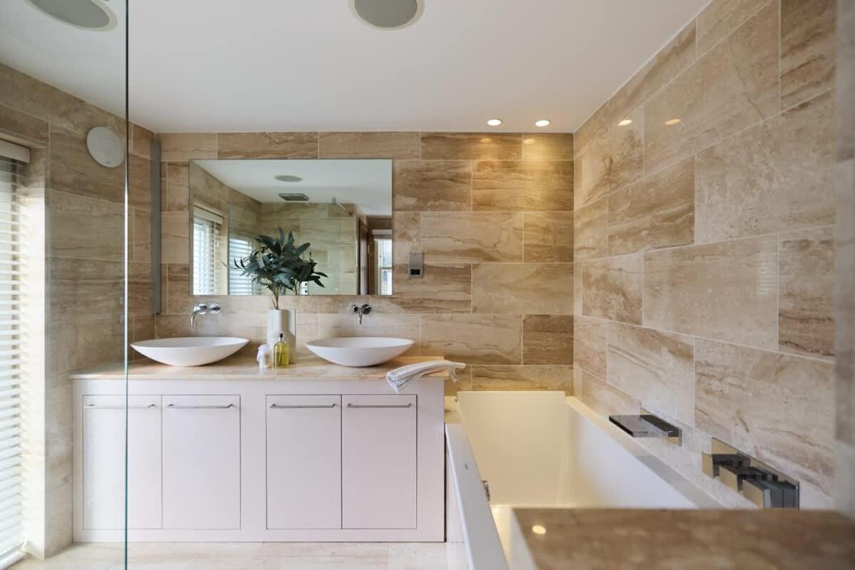 The Hamilton Gardens Hideaway - Modern 4BDR Home with Garden