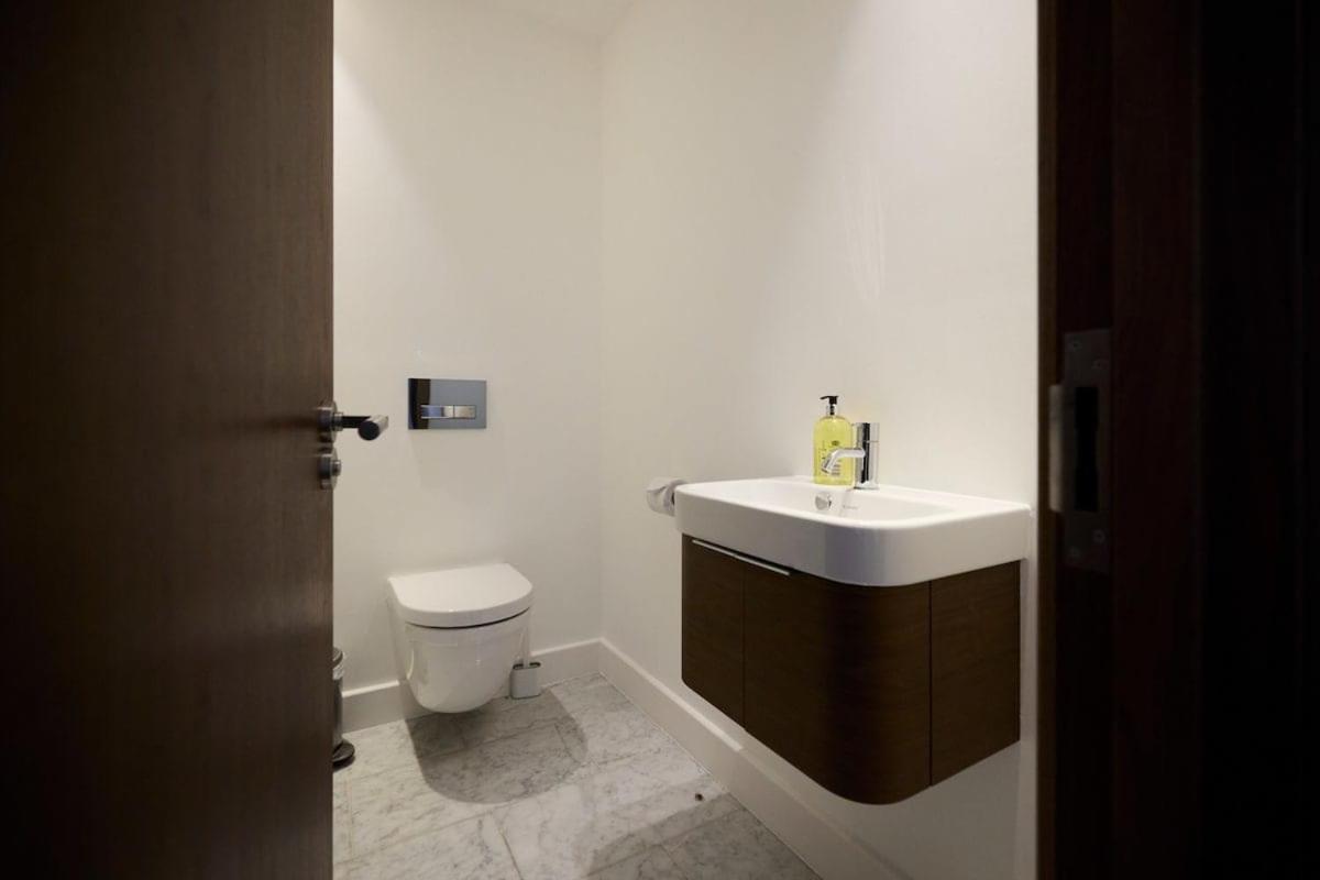 The Hamilton Gardens Hideaway - Modern 4BDR Home with Garden