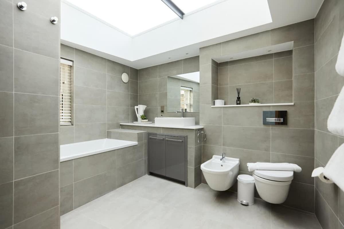The Hamilton Gardens Hideaway - Modern 4BDR Home with Garden